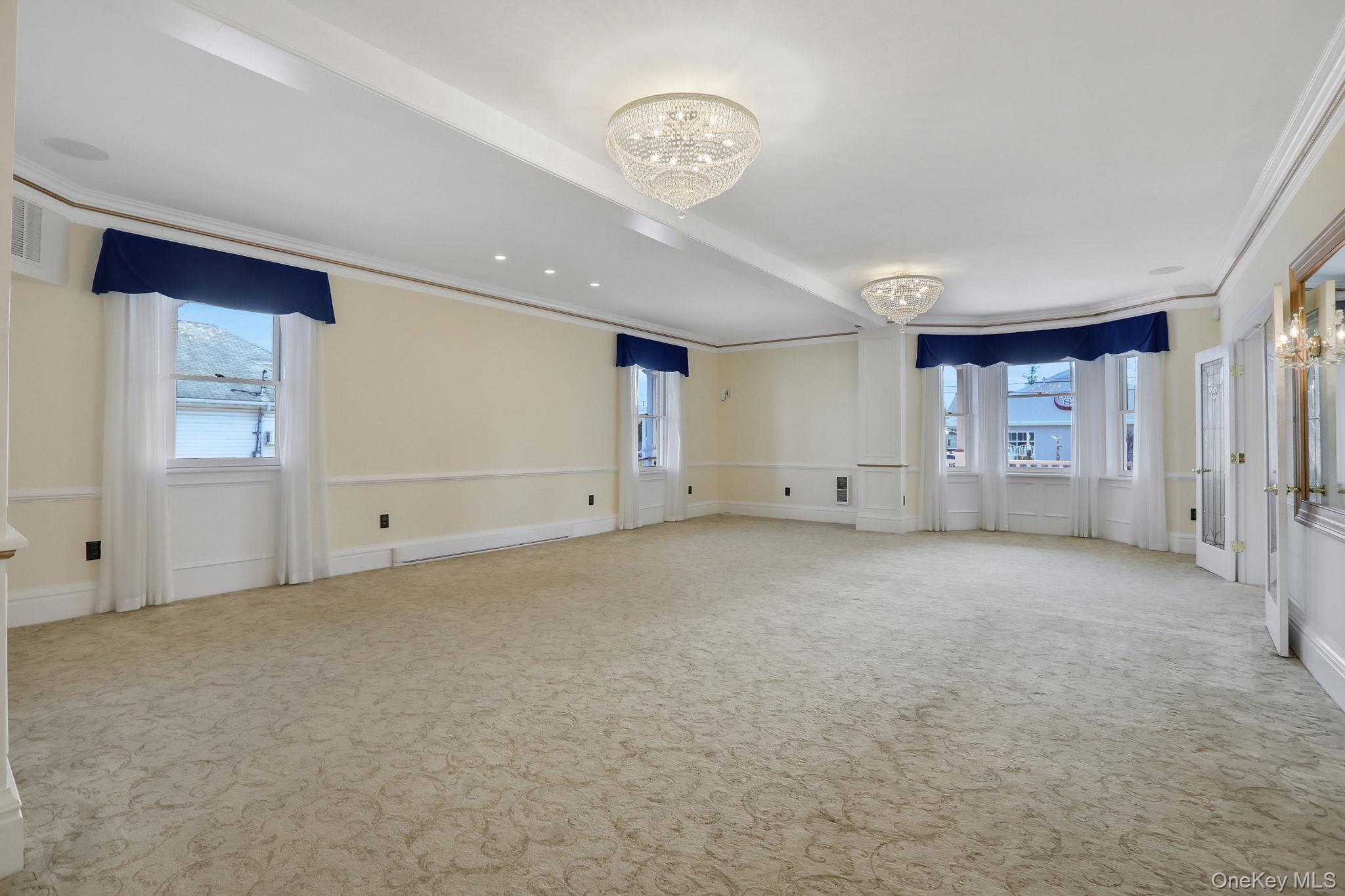 411 Albany Avenue Property Photo 34