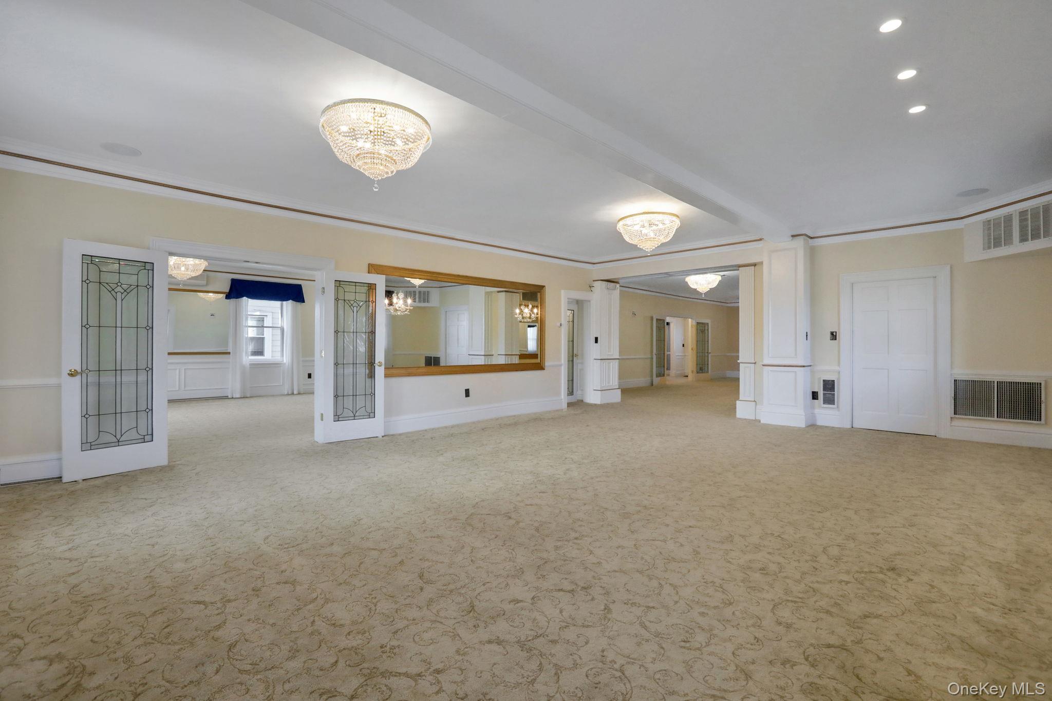 411 Albany Avenue Property Photo 35