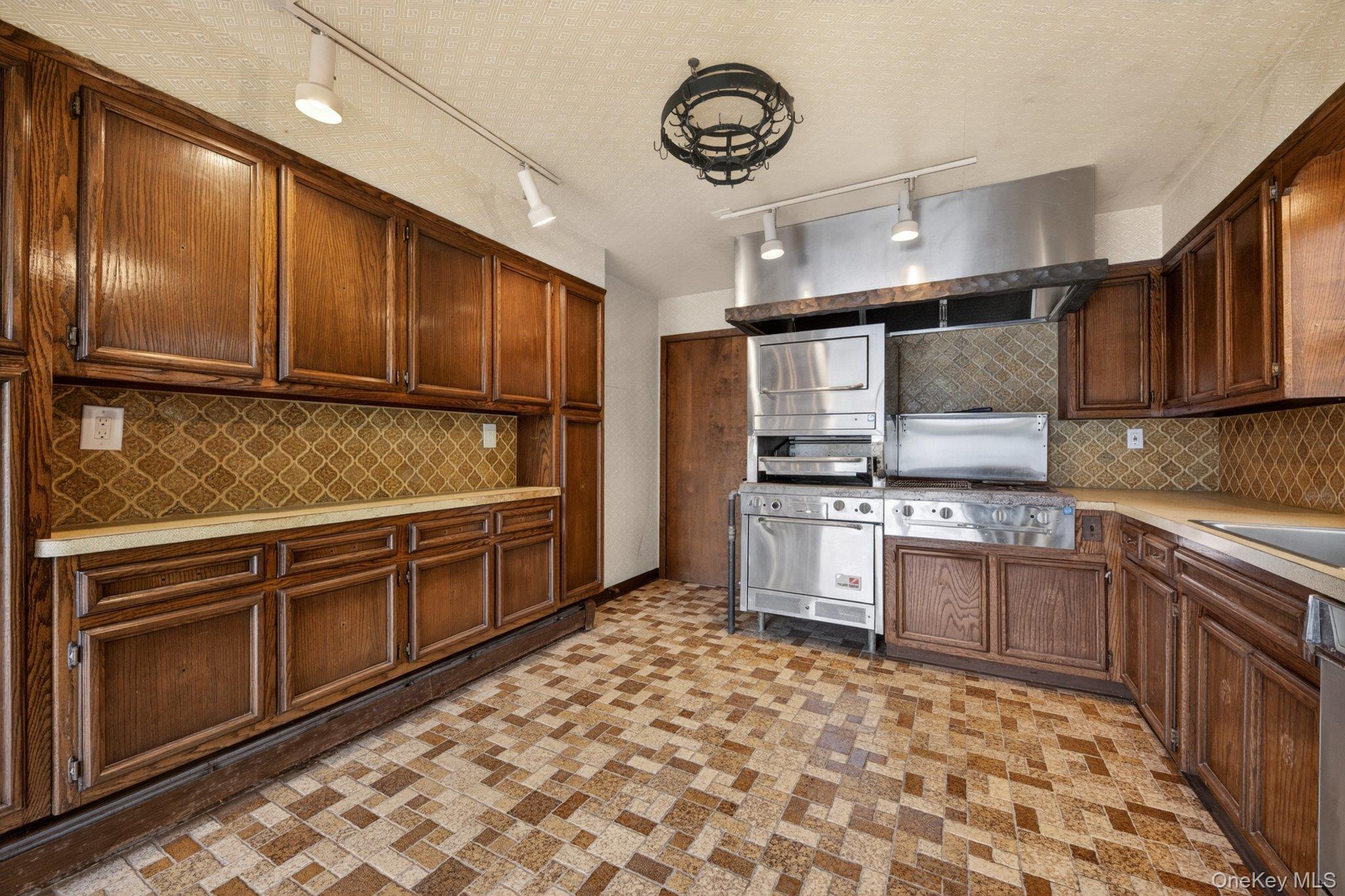 378 Lake Shore Road Property Photo 12