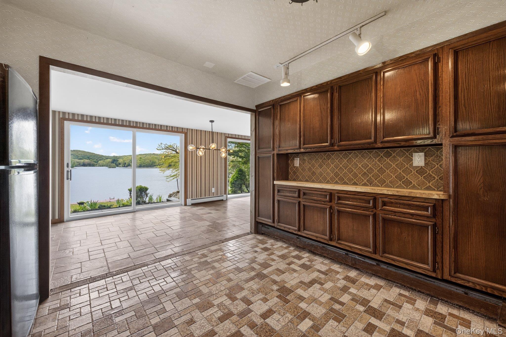 378 Lake Shore Road Property Photo 14