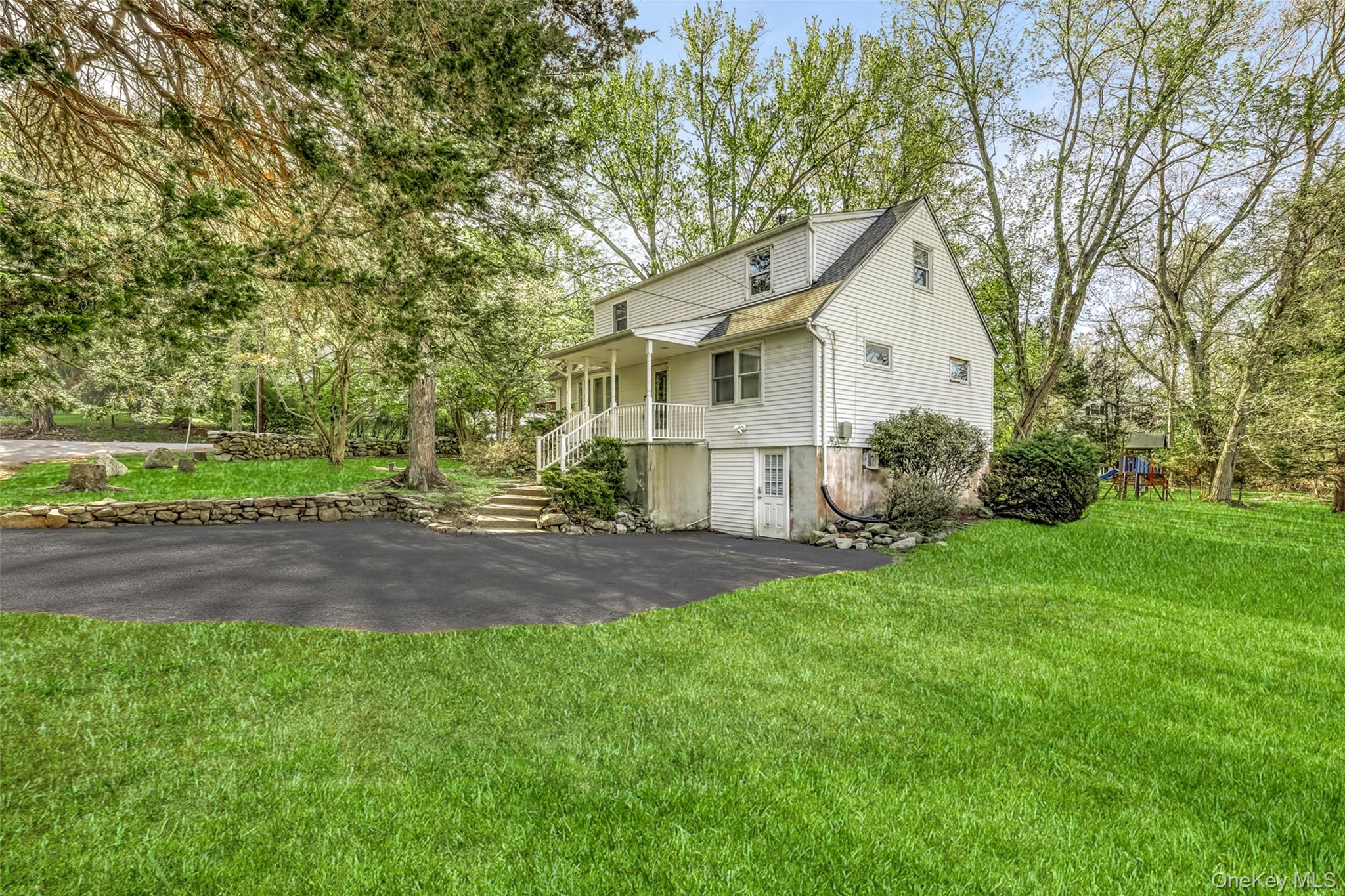 1 Hillside Avenue Property Photo 1