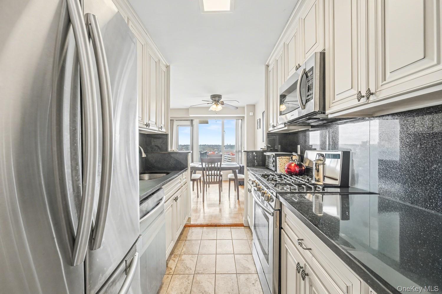 166-25 Powells Cove Blvd 15g Property Photo 7
