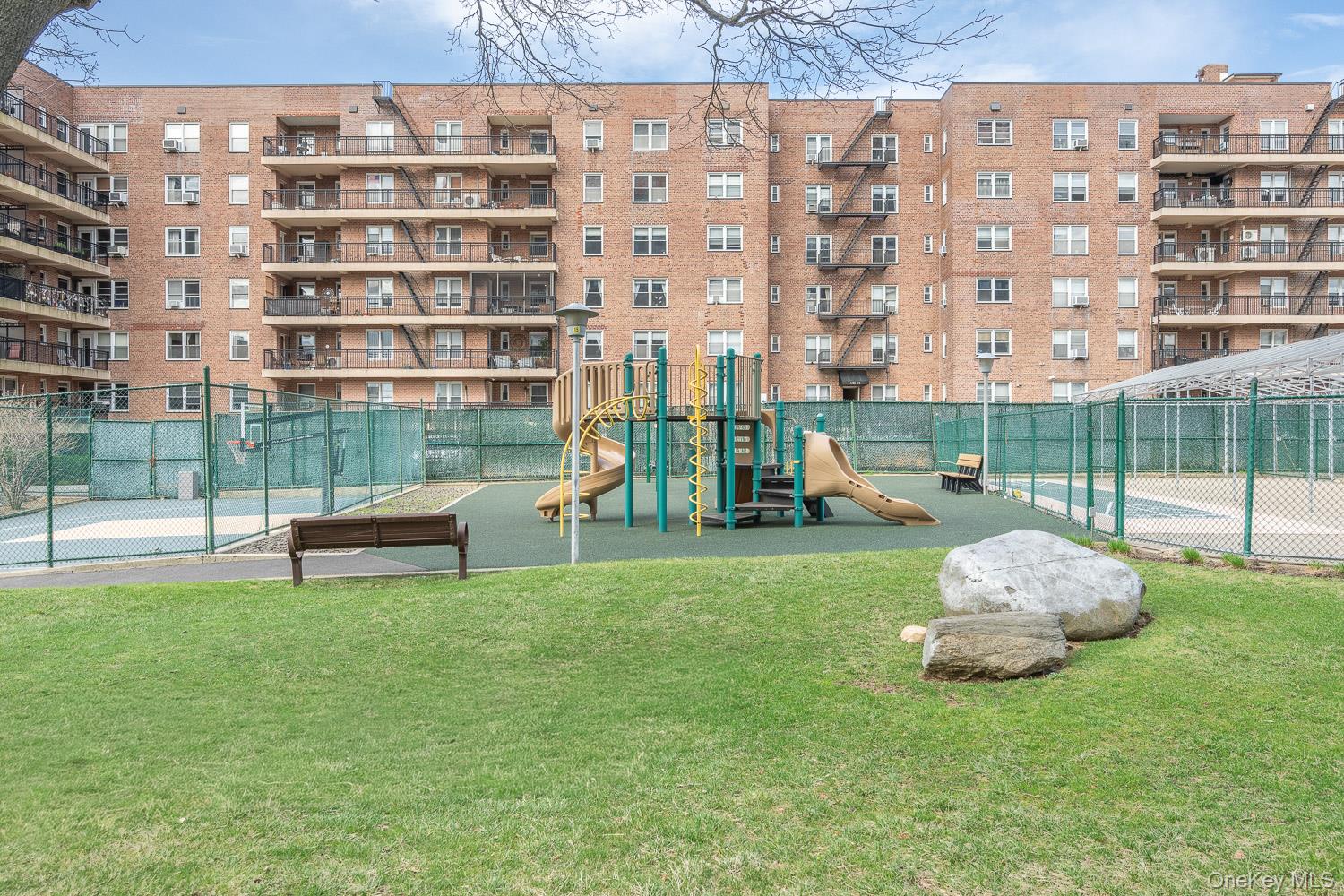 166-25 Powells Cove Blvd 15g Property Photo 25