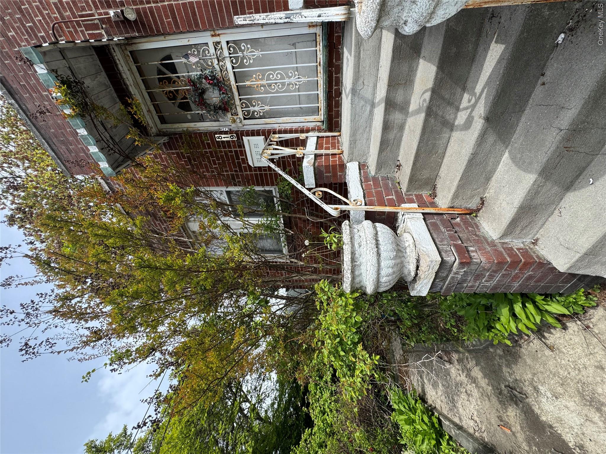 819 E 221st Street Property Photo 2