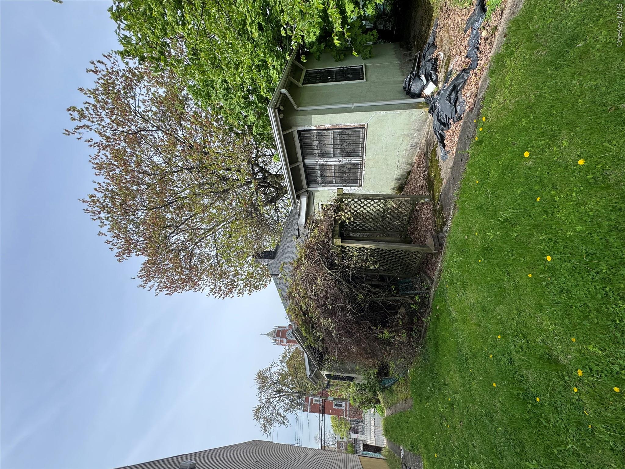 819 E 221st Street Property Photo 6