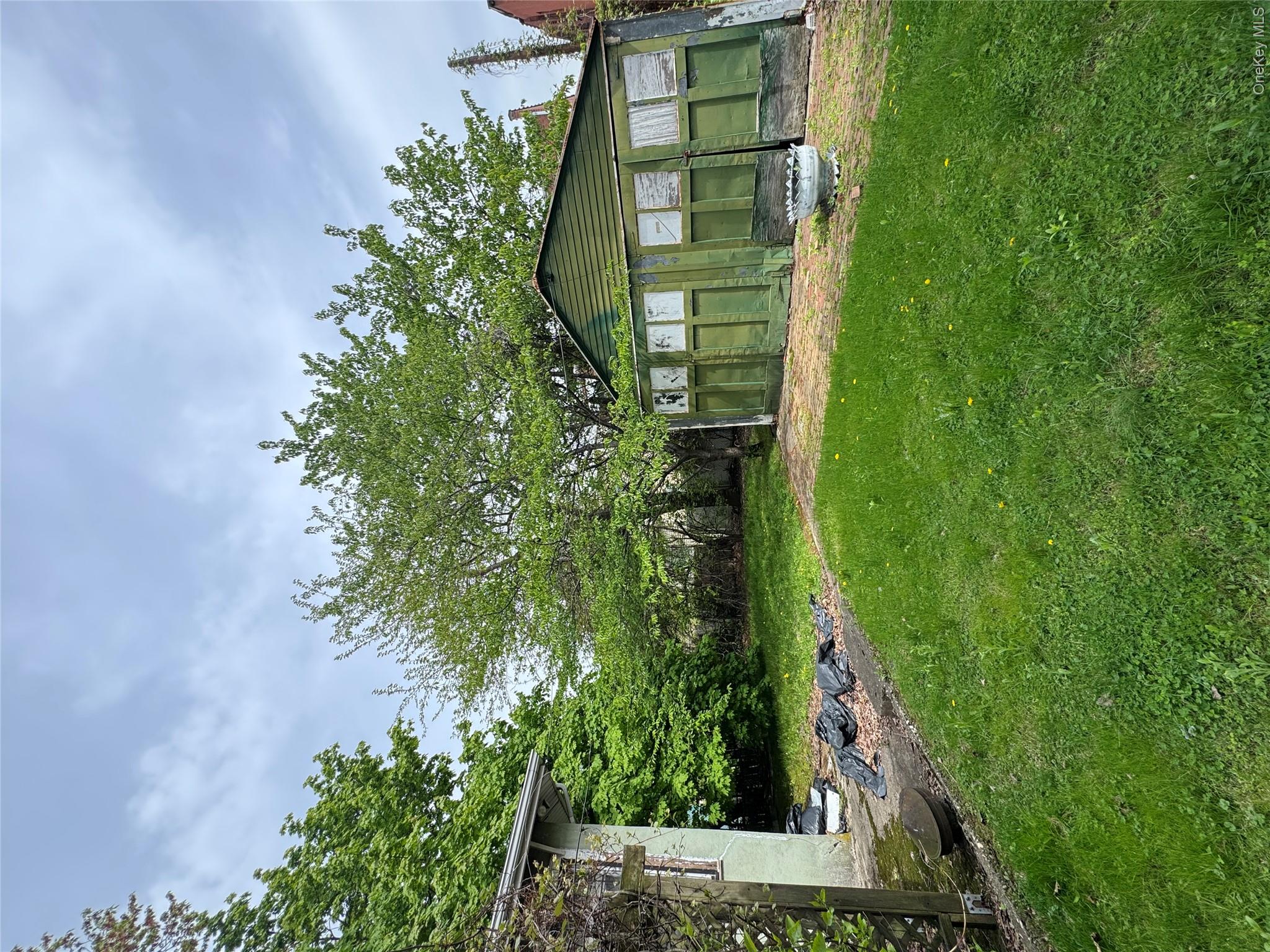 819 E 221st Street Property Photo 8