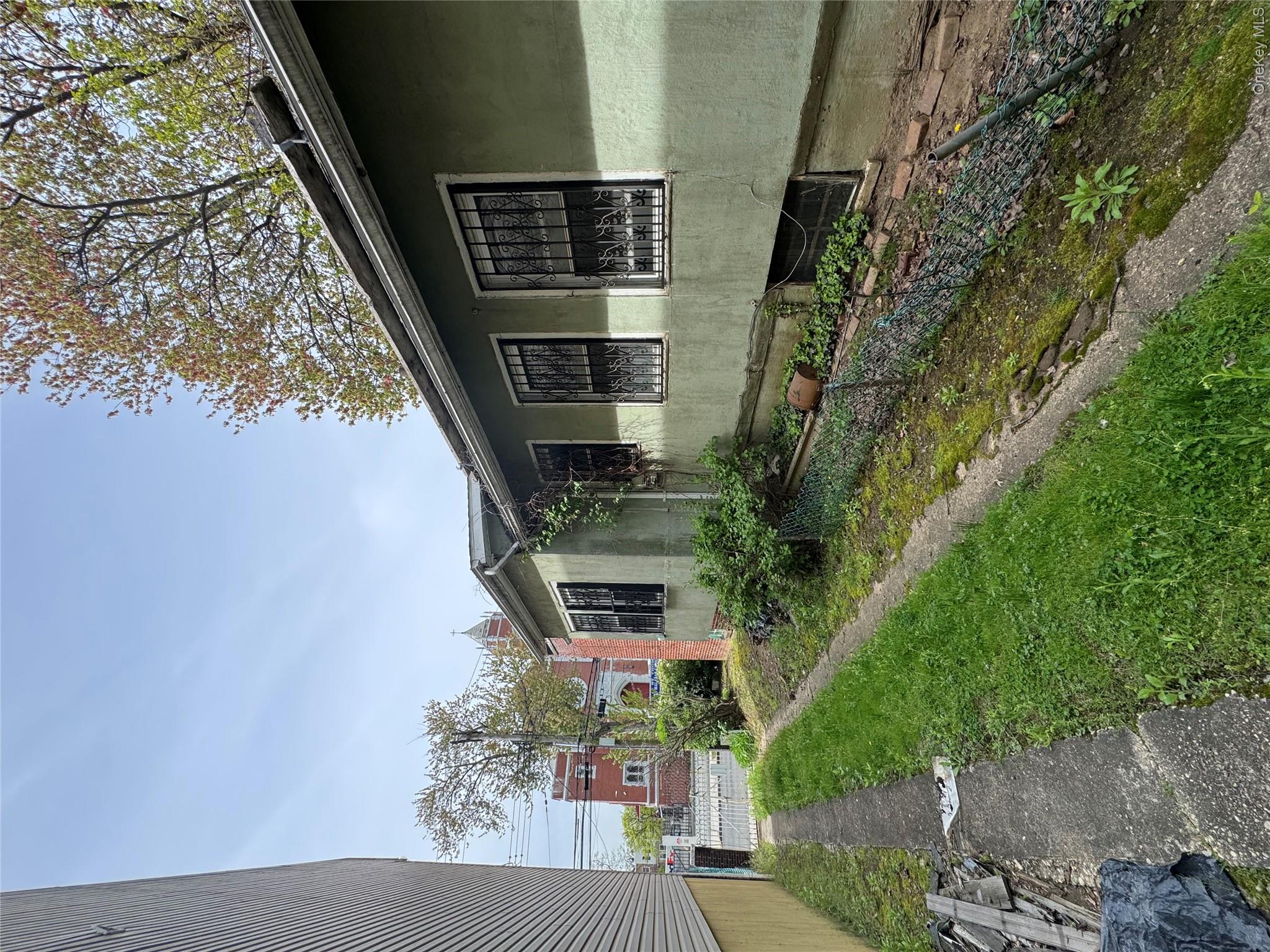 819 E 221st Street Property Photo 9