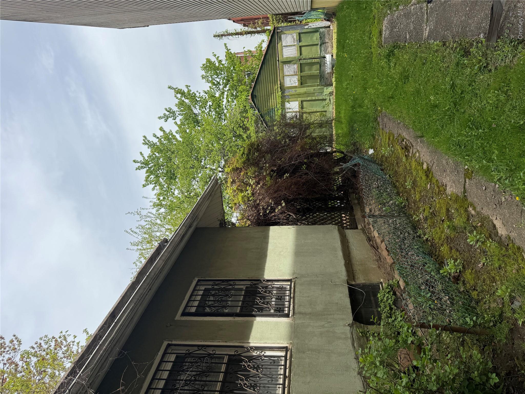 819 E 221st Street Property Photo 10