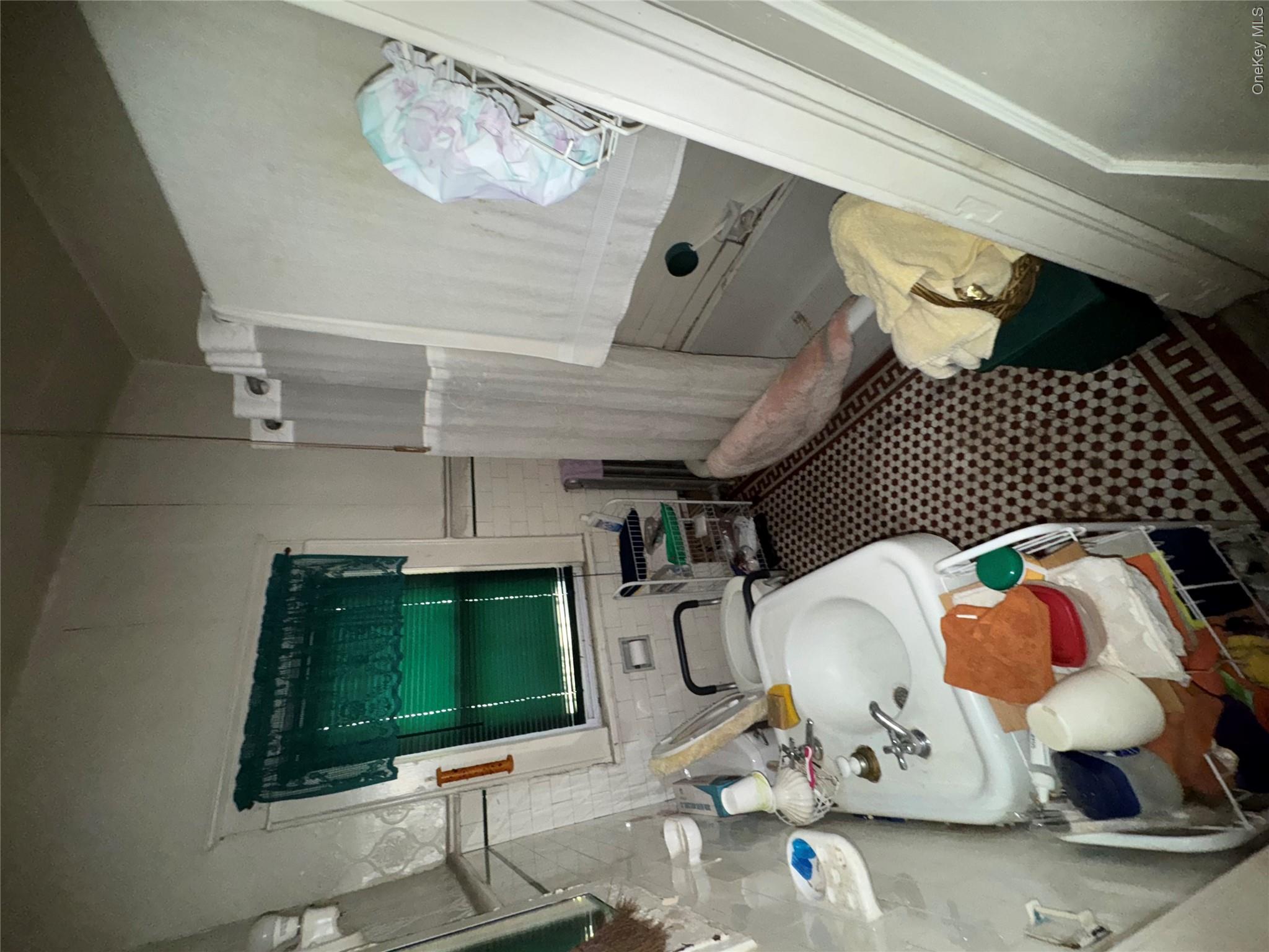 819 E 221st Street Property Photo 18