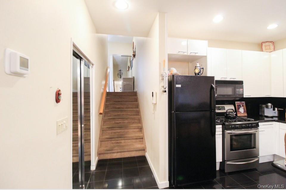 2716 Schurz Avenue B1 Property Photo 4