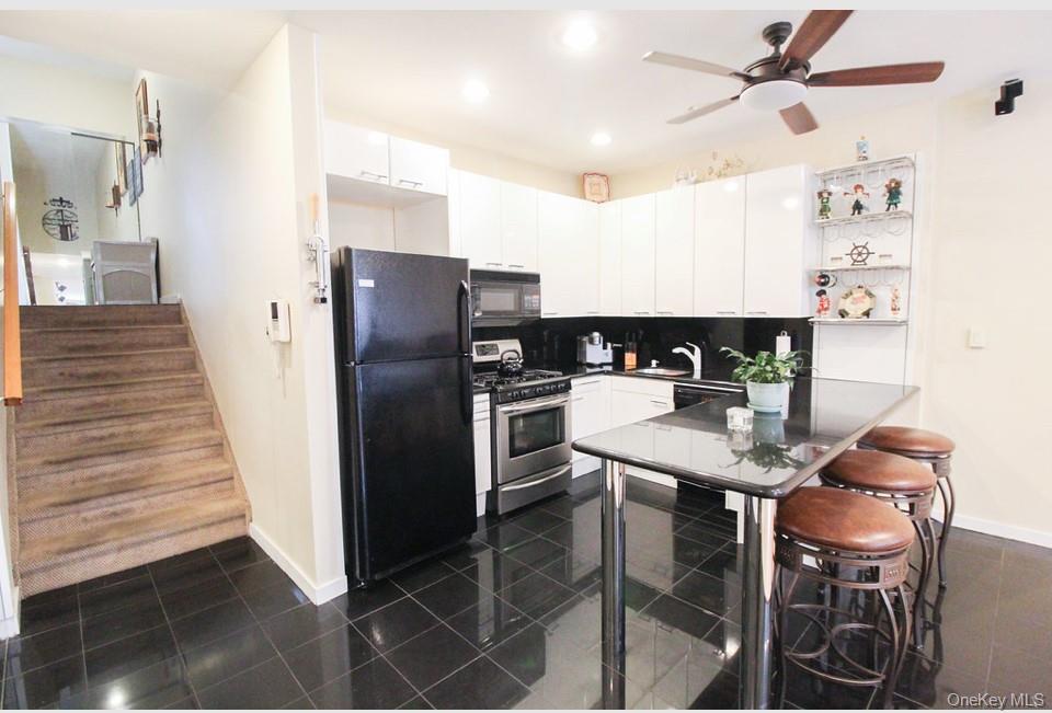 2716 Schurz Avenue B1 Property Photo 5