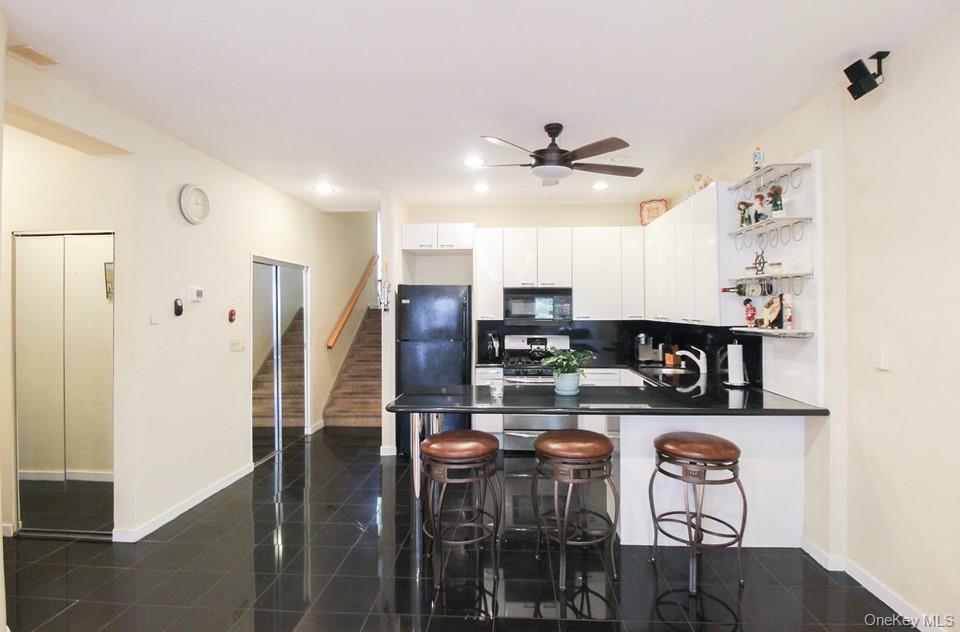 2716 Schurz Avenue B1 Property Photo 7