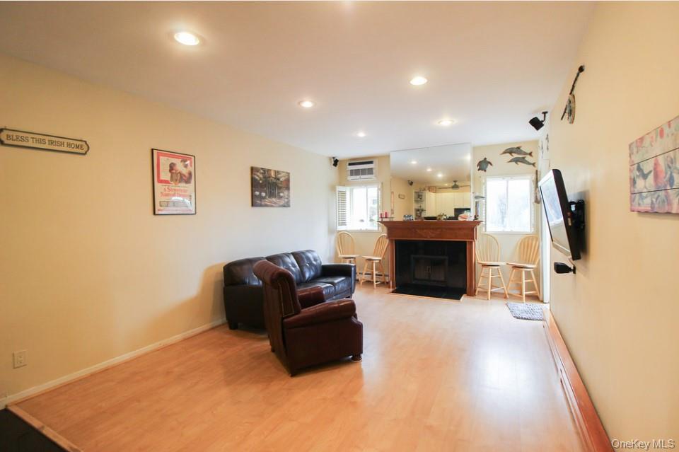 2716 Schurz Avenue B1 Property Photo 9