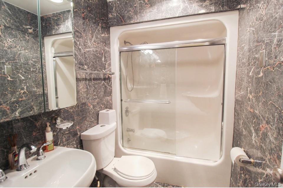 2716 Schurz Avenue B1 Property Photo 16