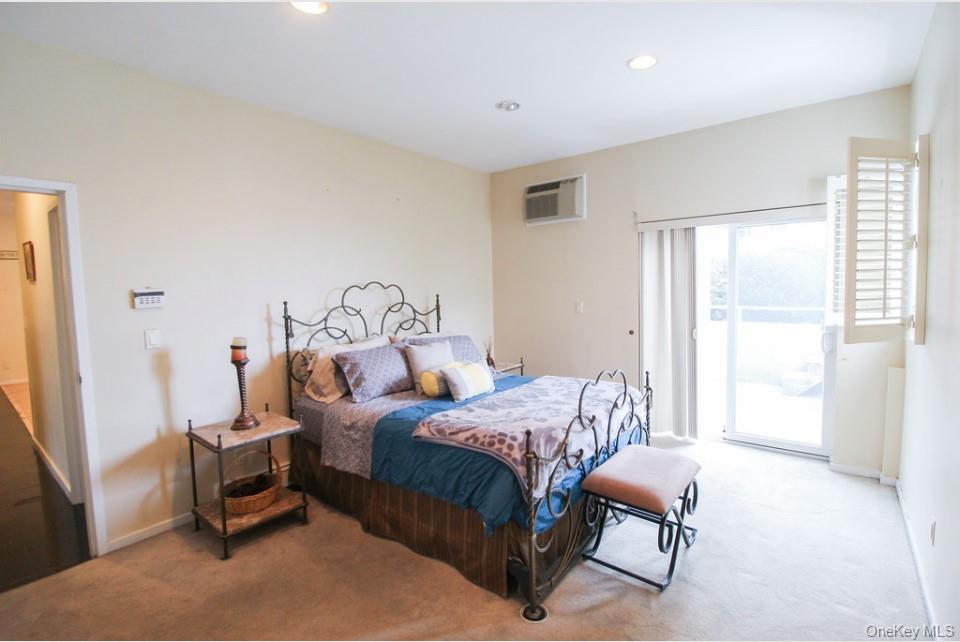 2716 Schurz Avenue B1 Property Photo 18