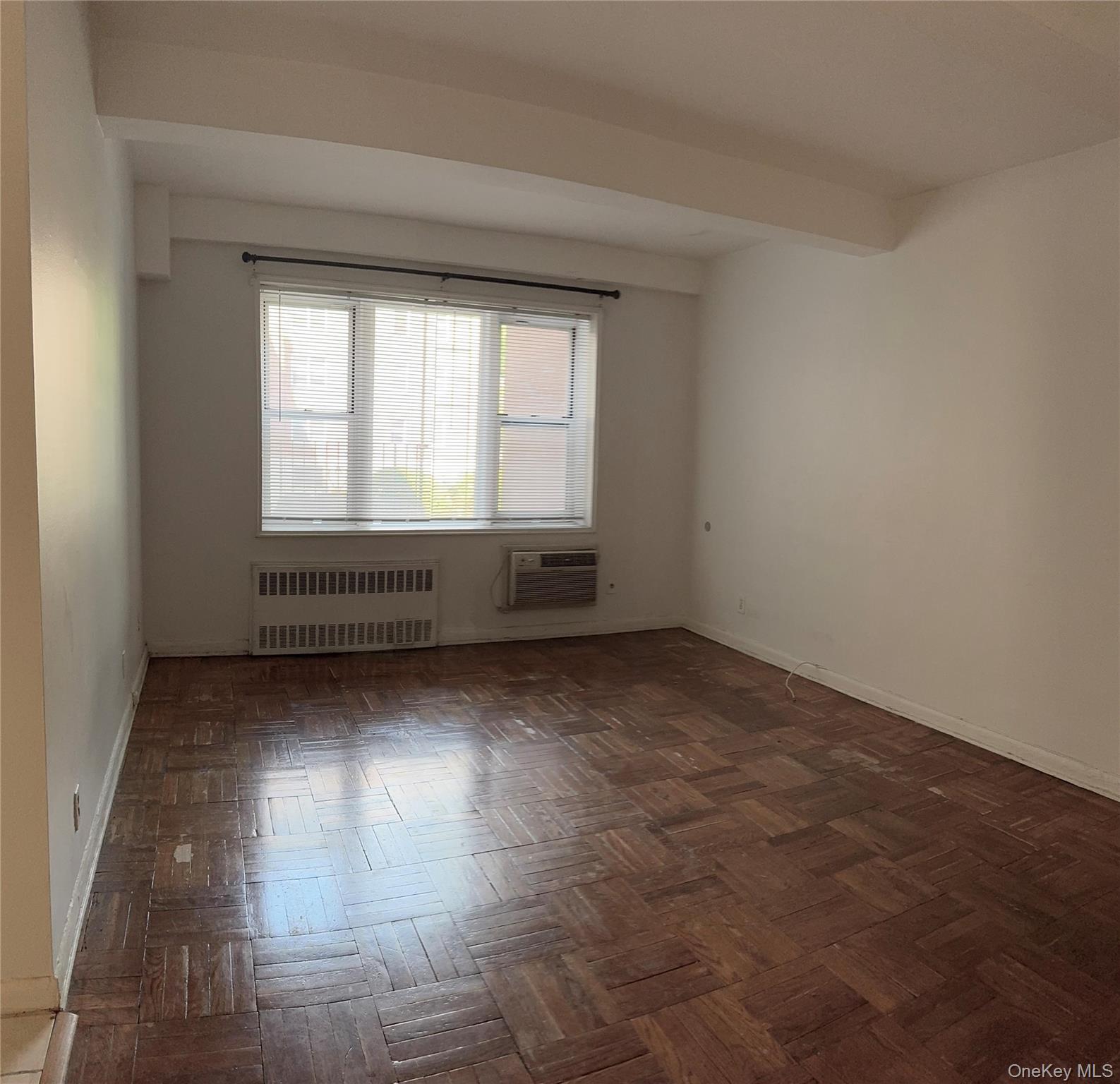 2 Sadore Lane 1r Property Photo 3