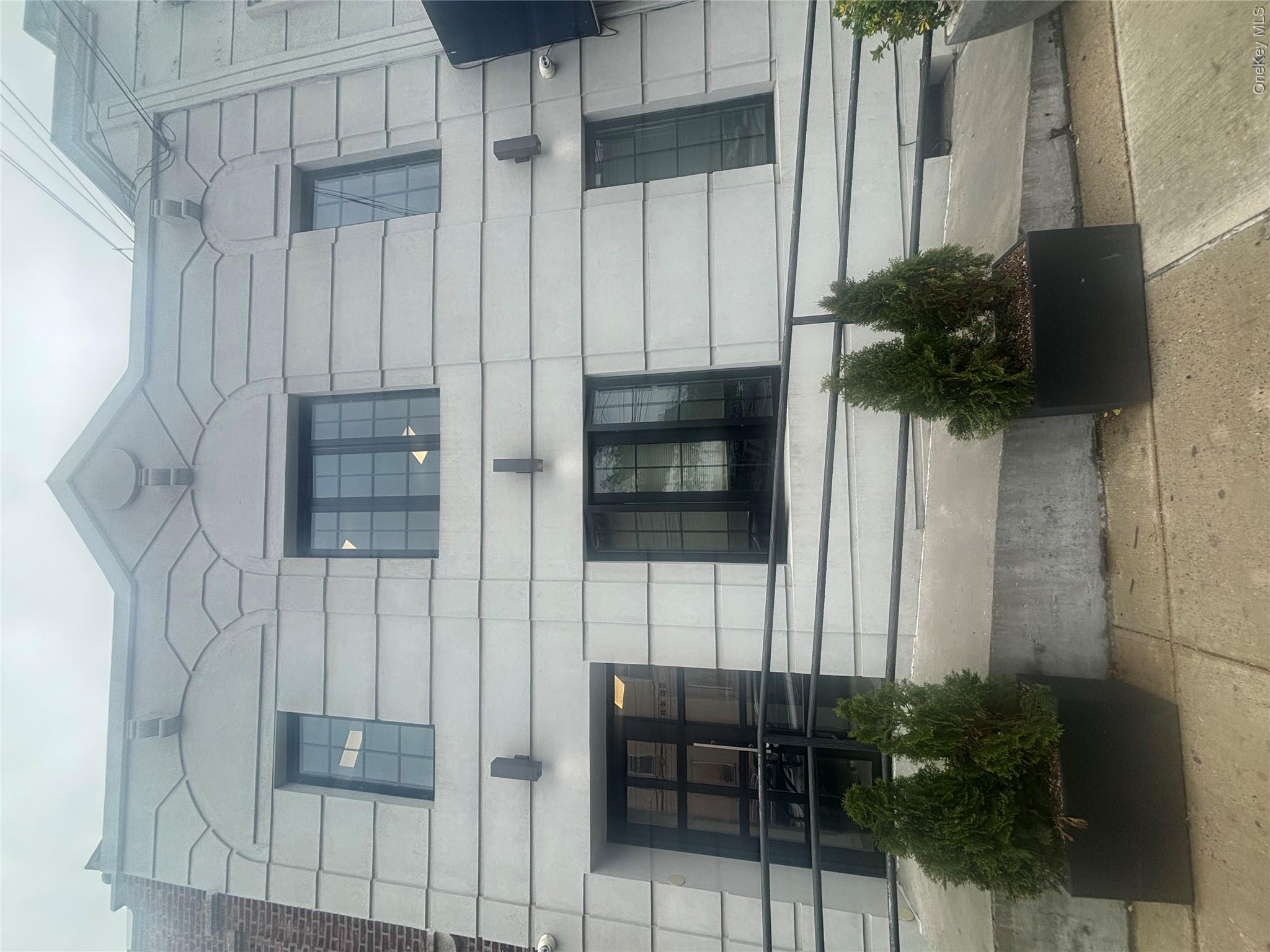 135-31 Kew Gardens Road Property Photo 1