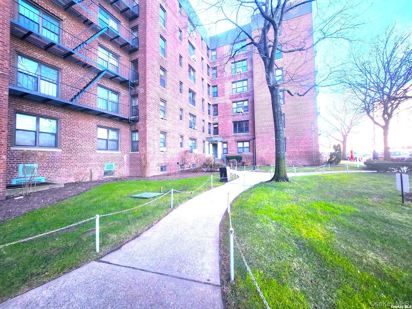 112-24 Northern Boulevard 3e Property Photo 1