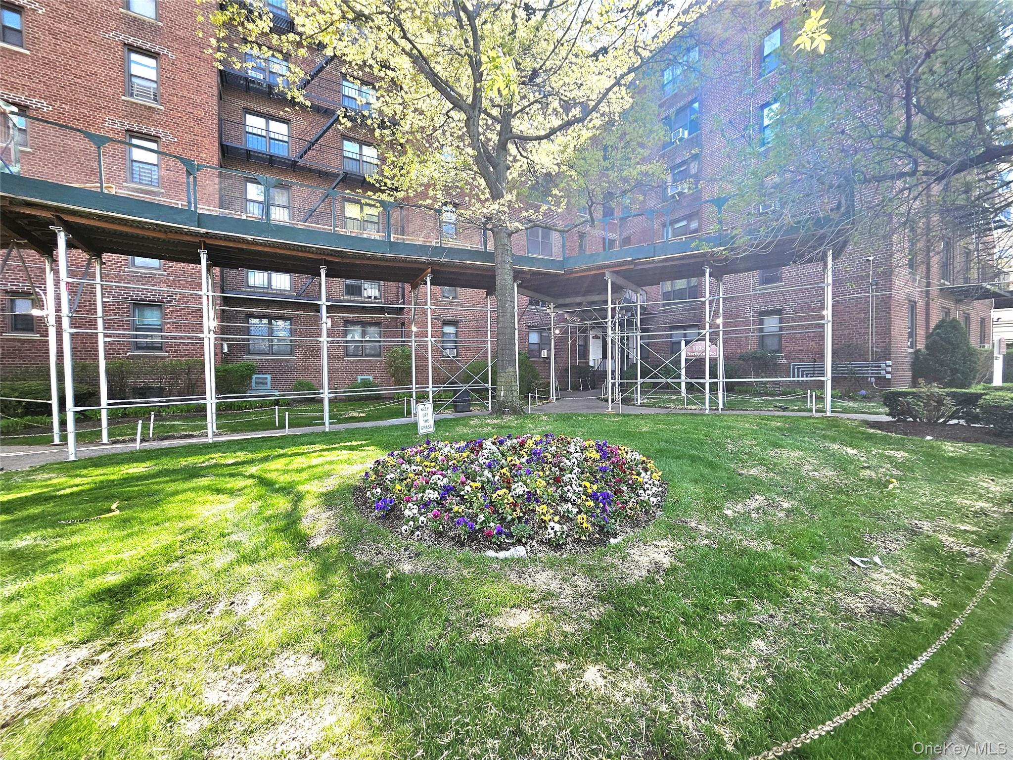 112-24 Northern Boulevard 3e Property Photo 2