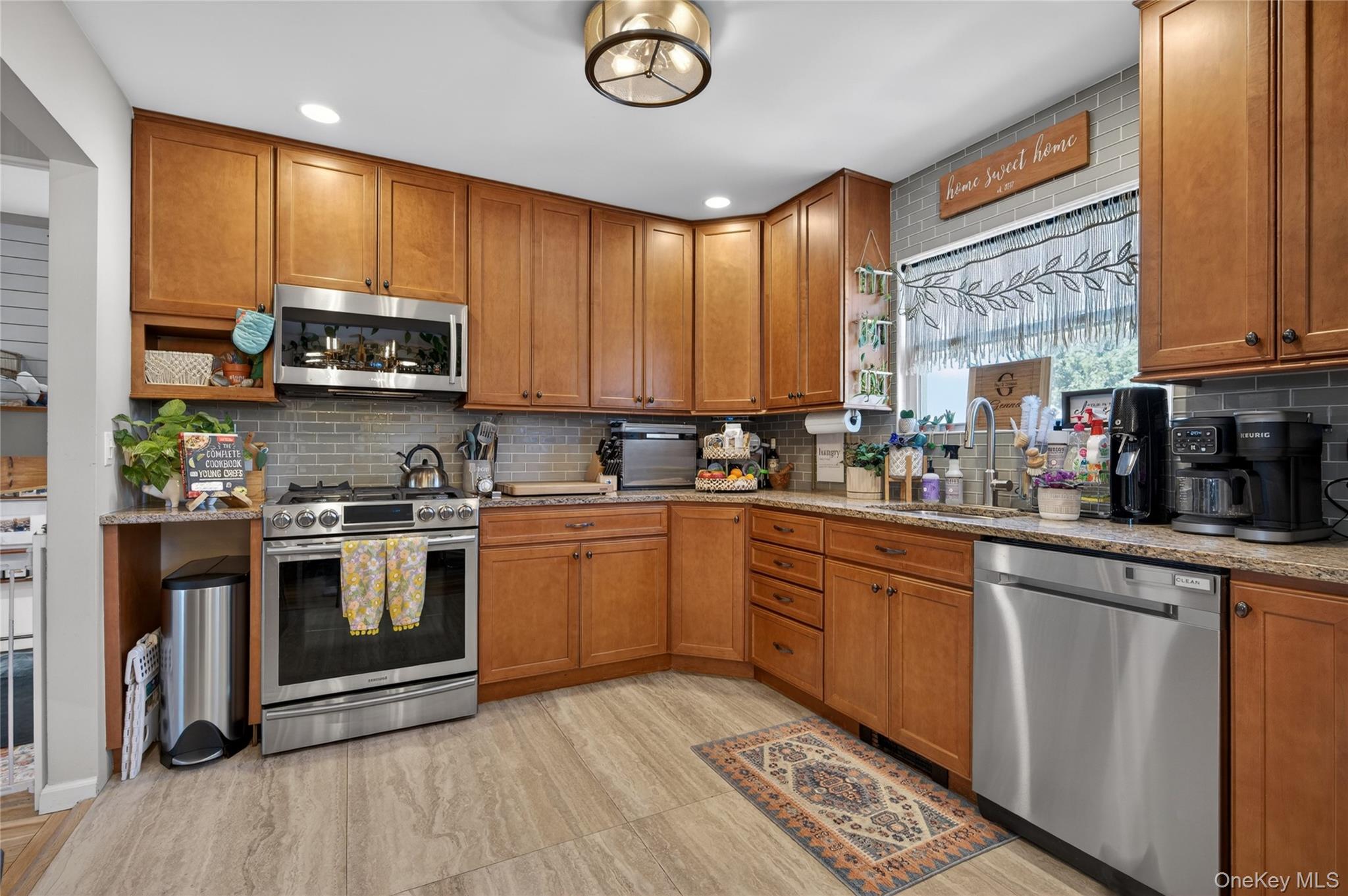 182 W 21st Street Property Photo 8