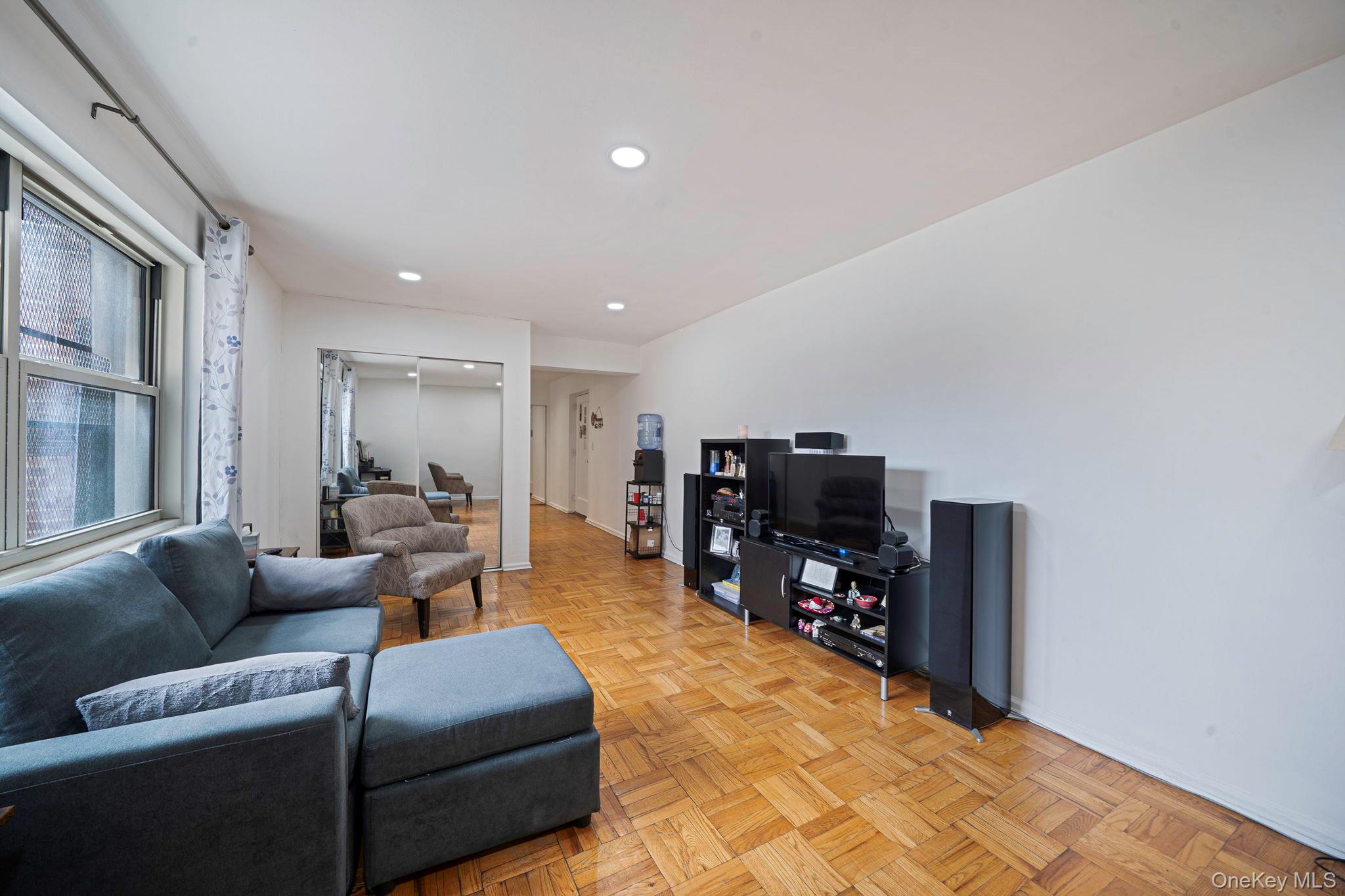 1010 Sherman Avenue 1f Property Photo 8