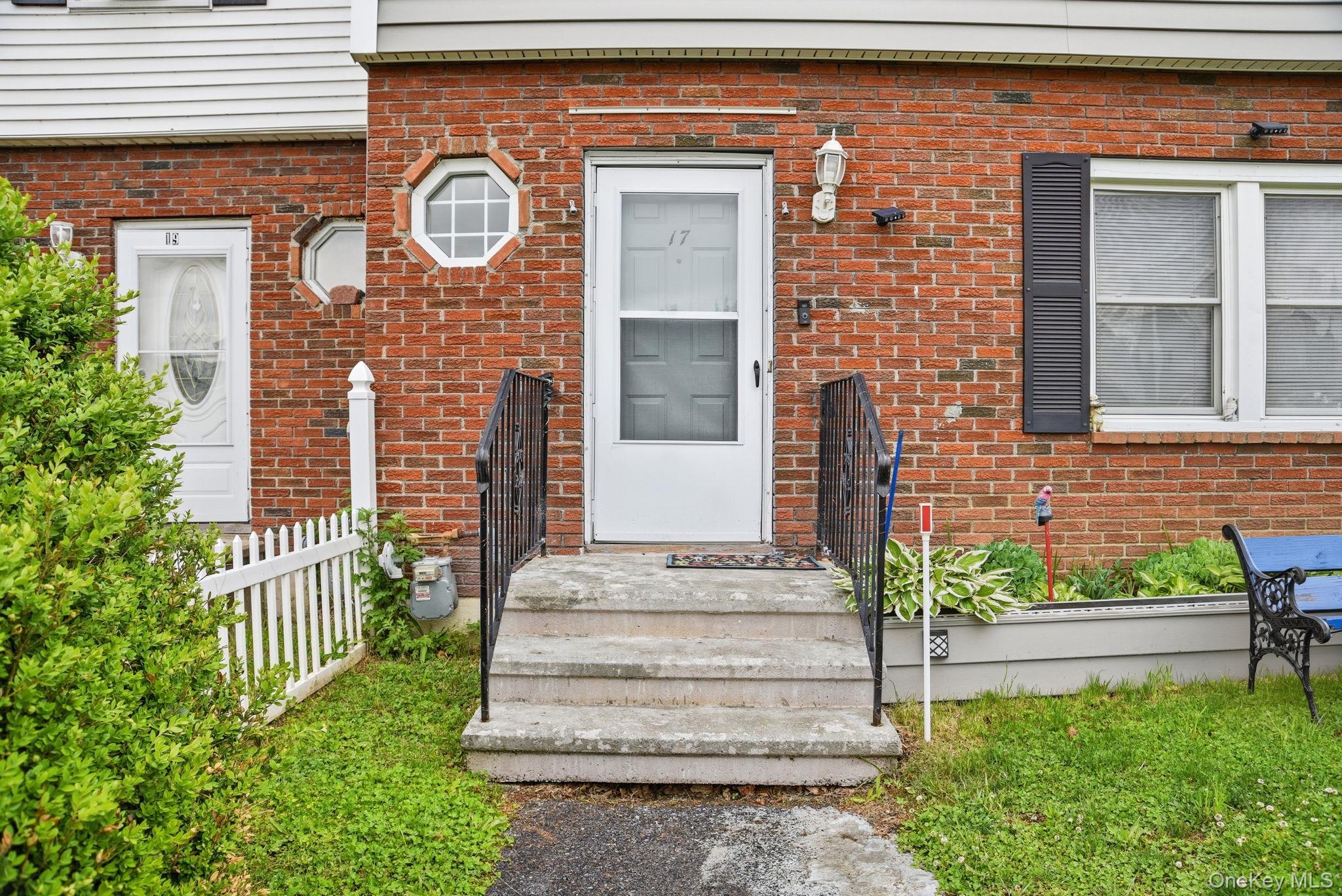 17 Harbor Hill Court Property Photo 3