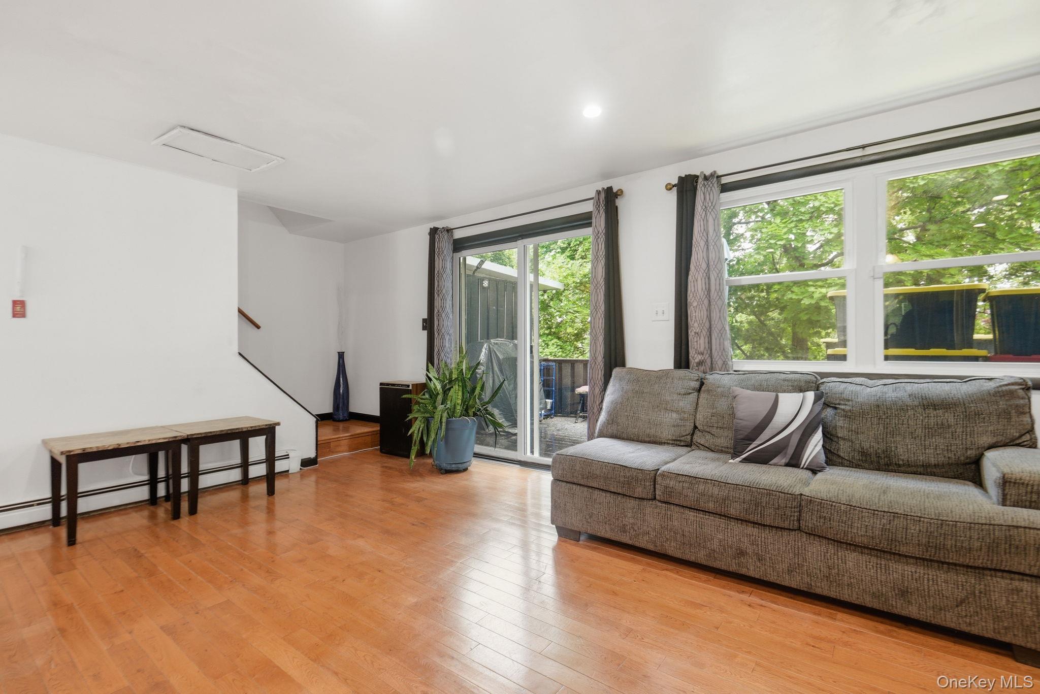 17 Harbor Hill Court Property Photo 7