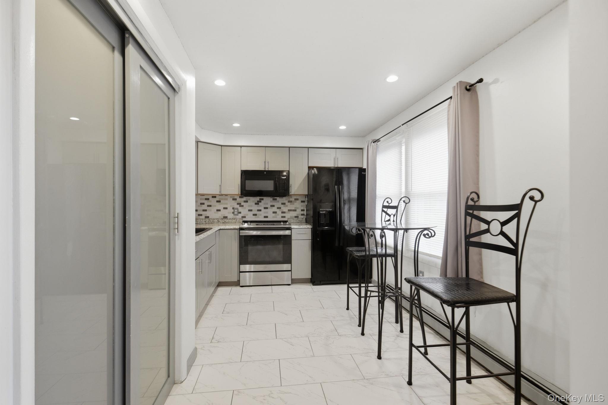 17 Harbor Hill Court Property Photo 8