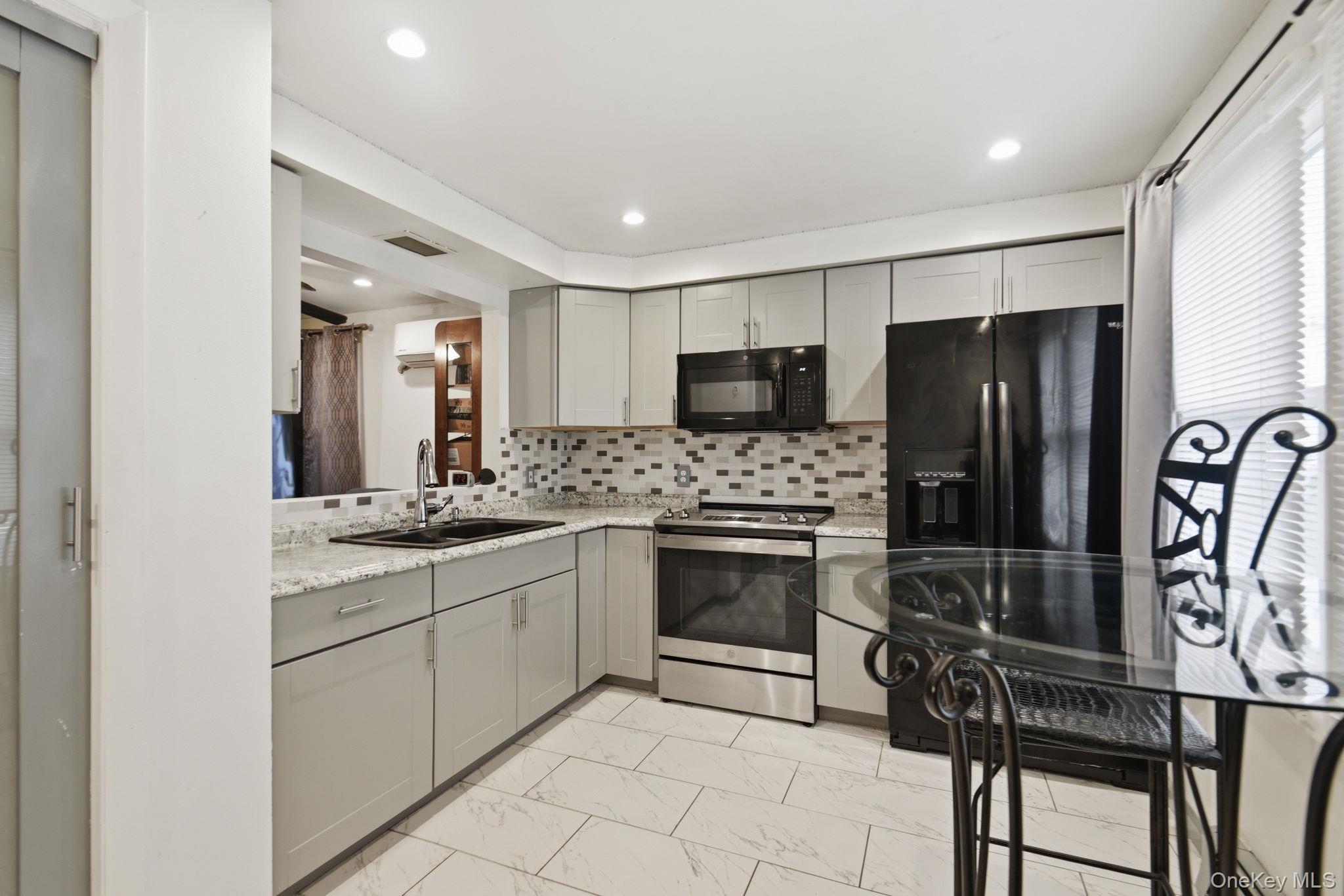 17 Harbor Hill Court Property Photo 10