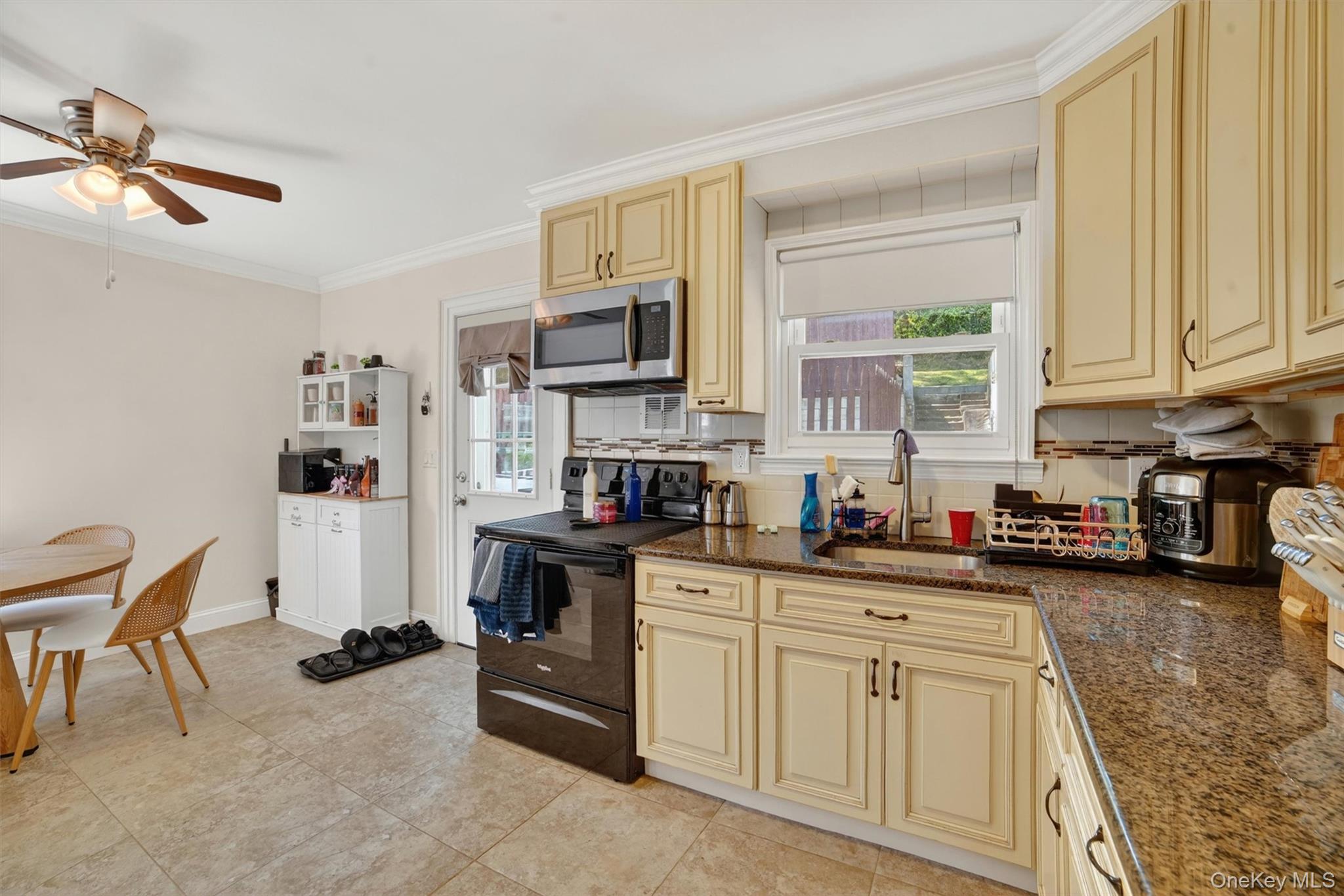 15 Halley Street Property Photo 10