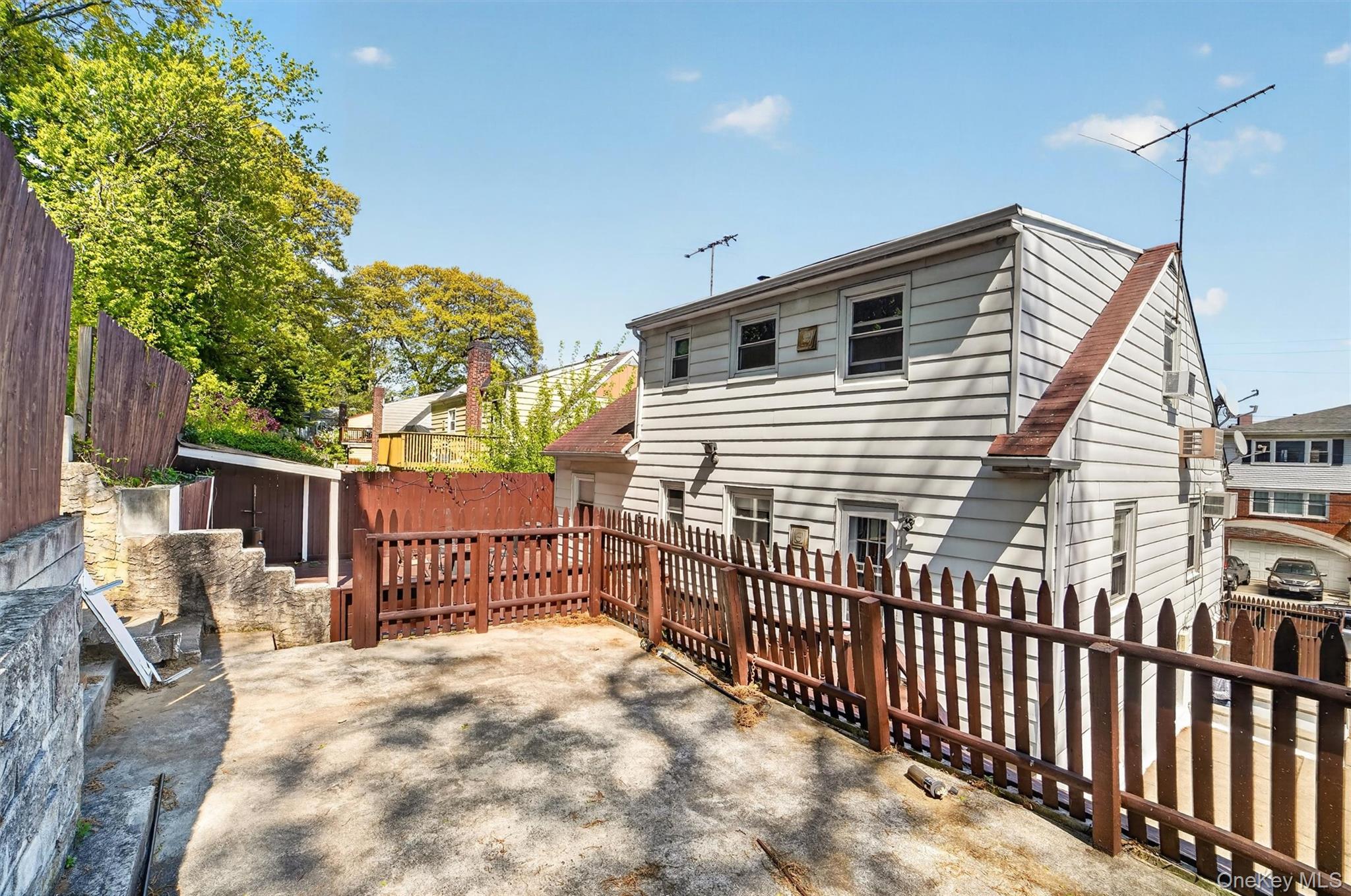 15 Halley Street Property Photo 37