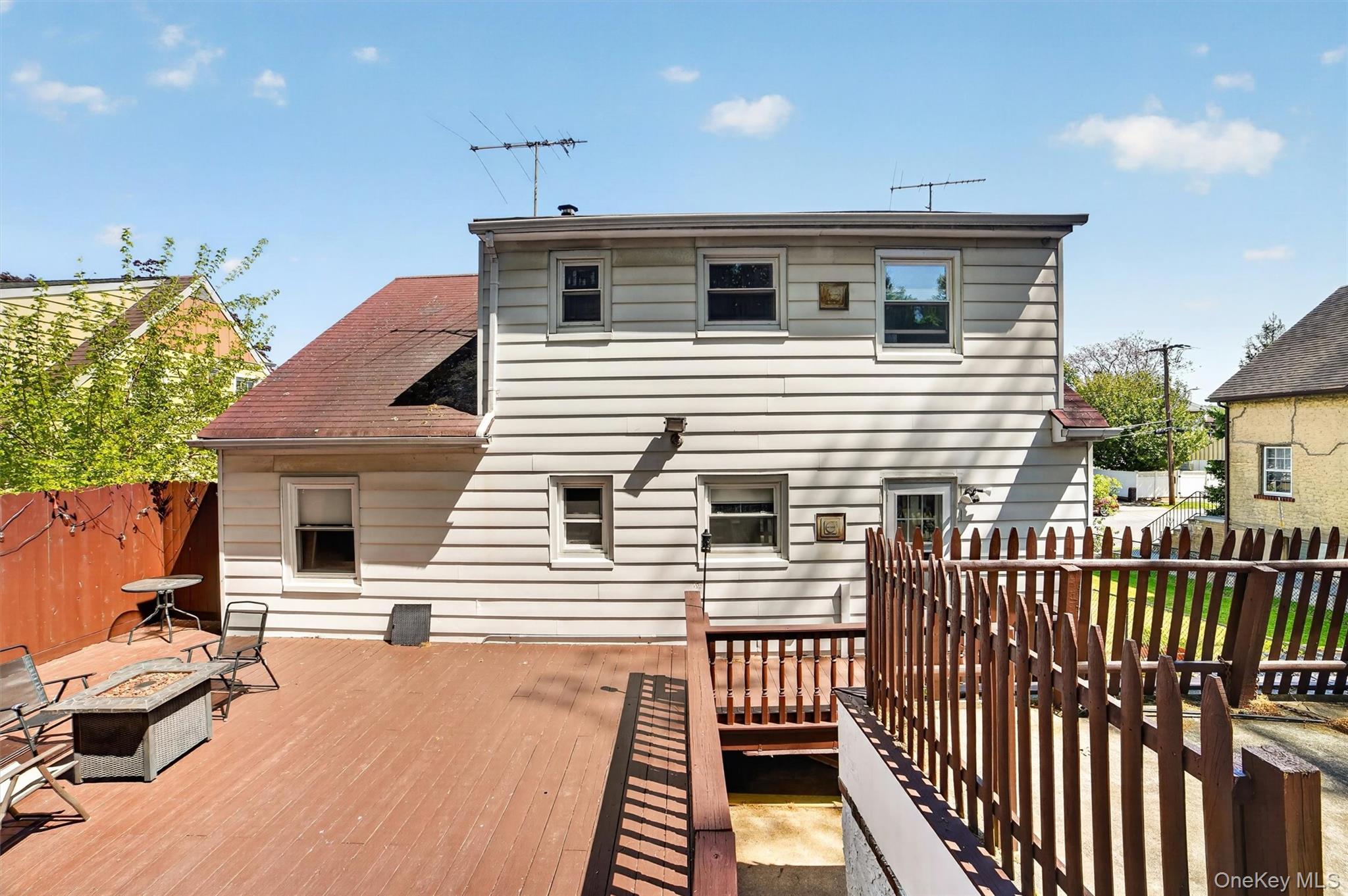 15 Halley Street Property Photo 38