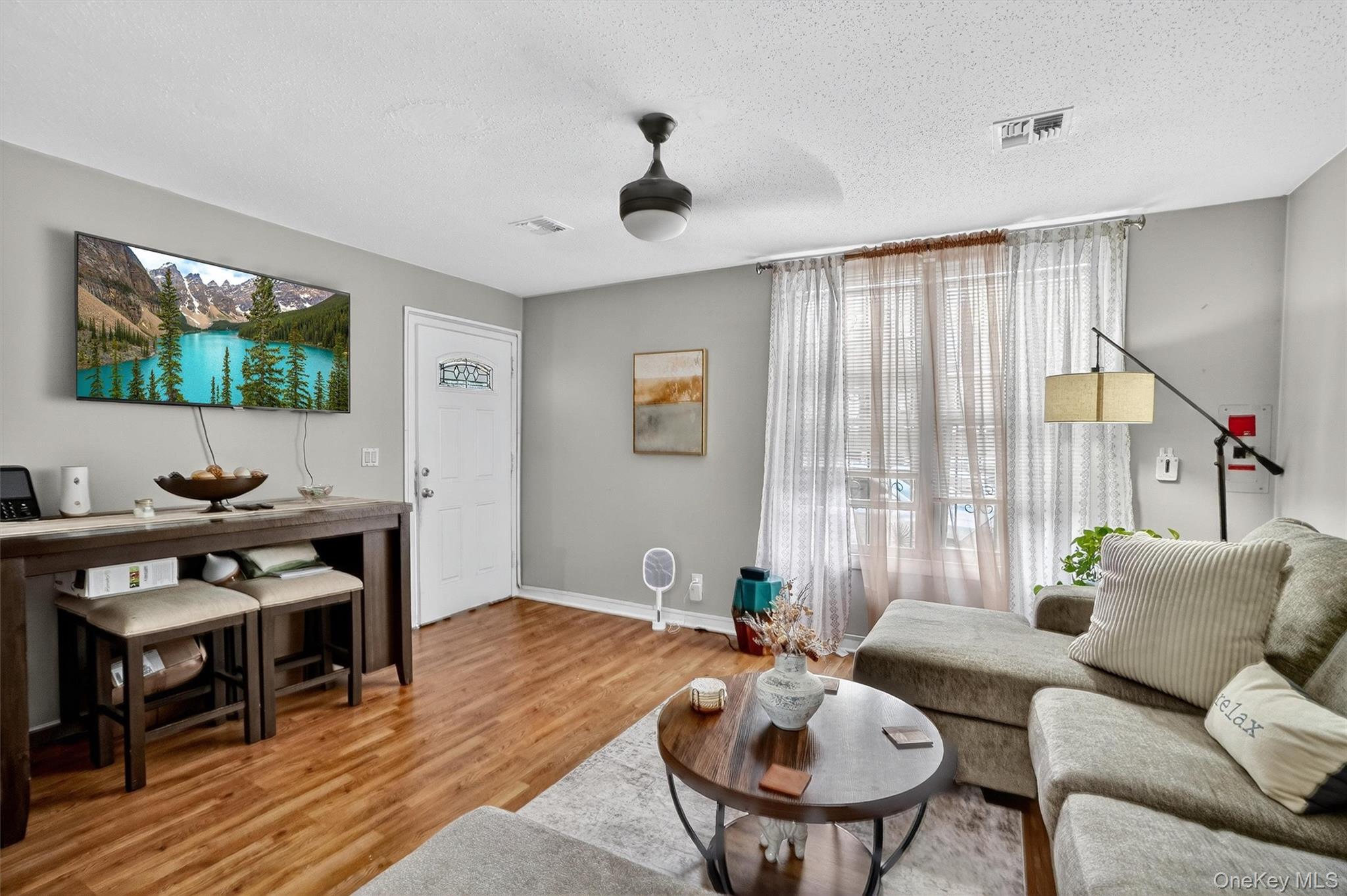 553 Fox Street Property Photo 4