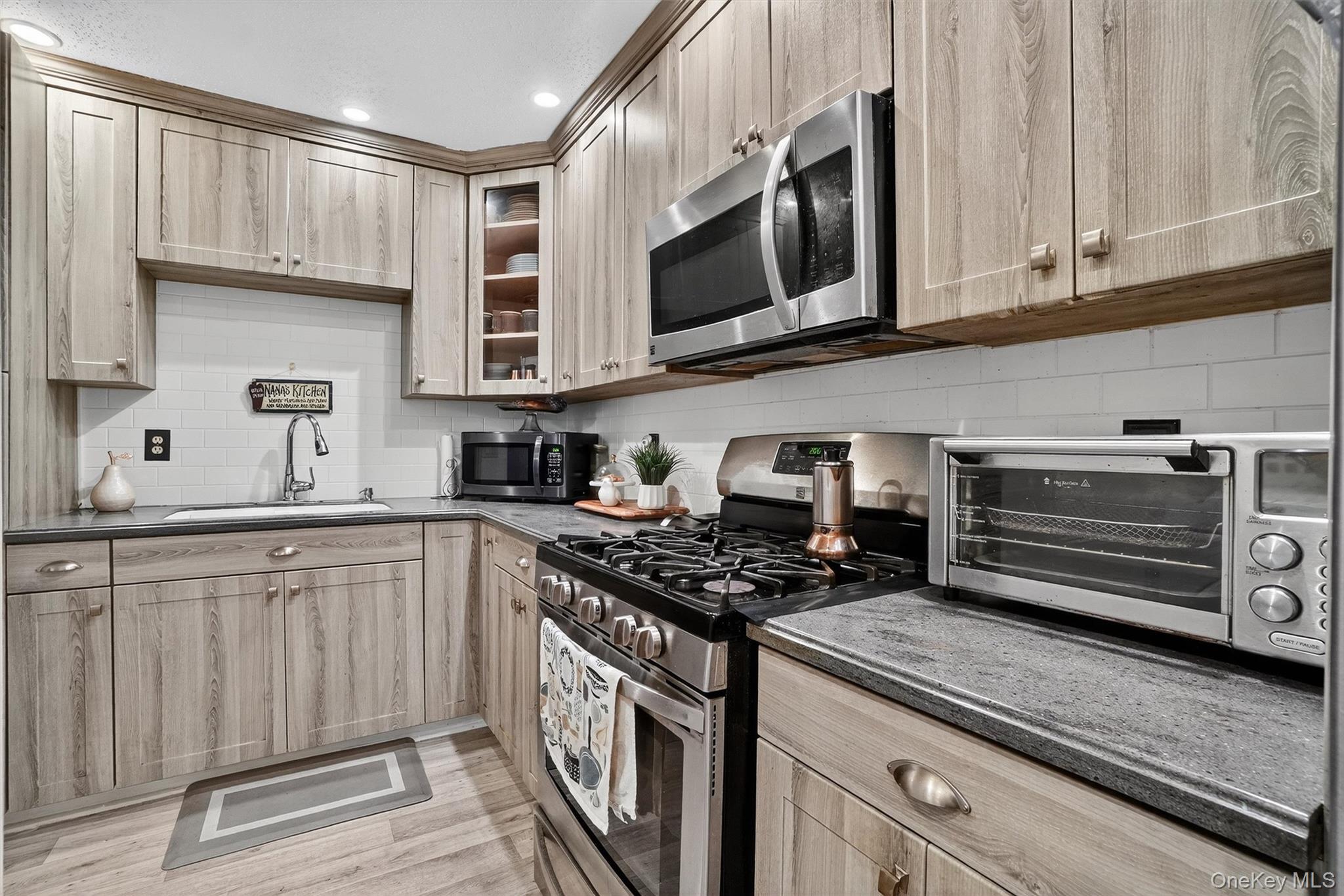 553 Fox Street Property Photo 16
