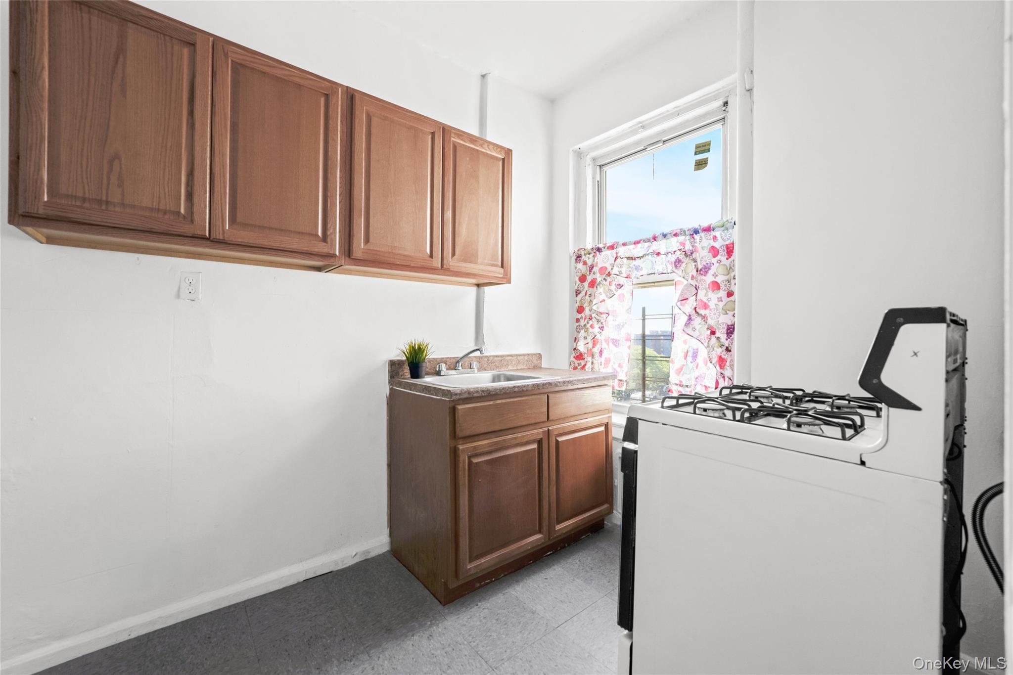 1898 Longfellow Ave E4 Property Photo 15