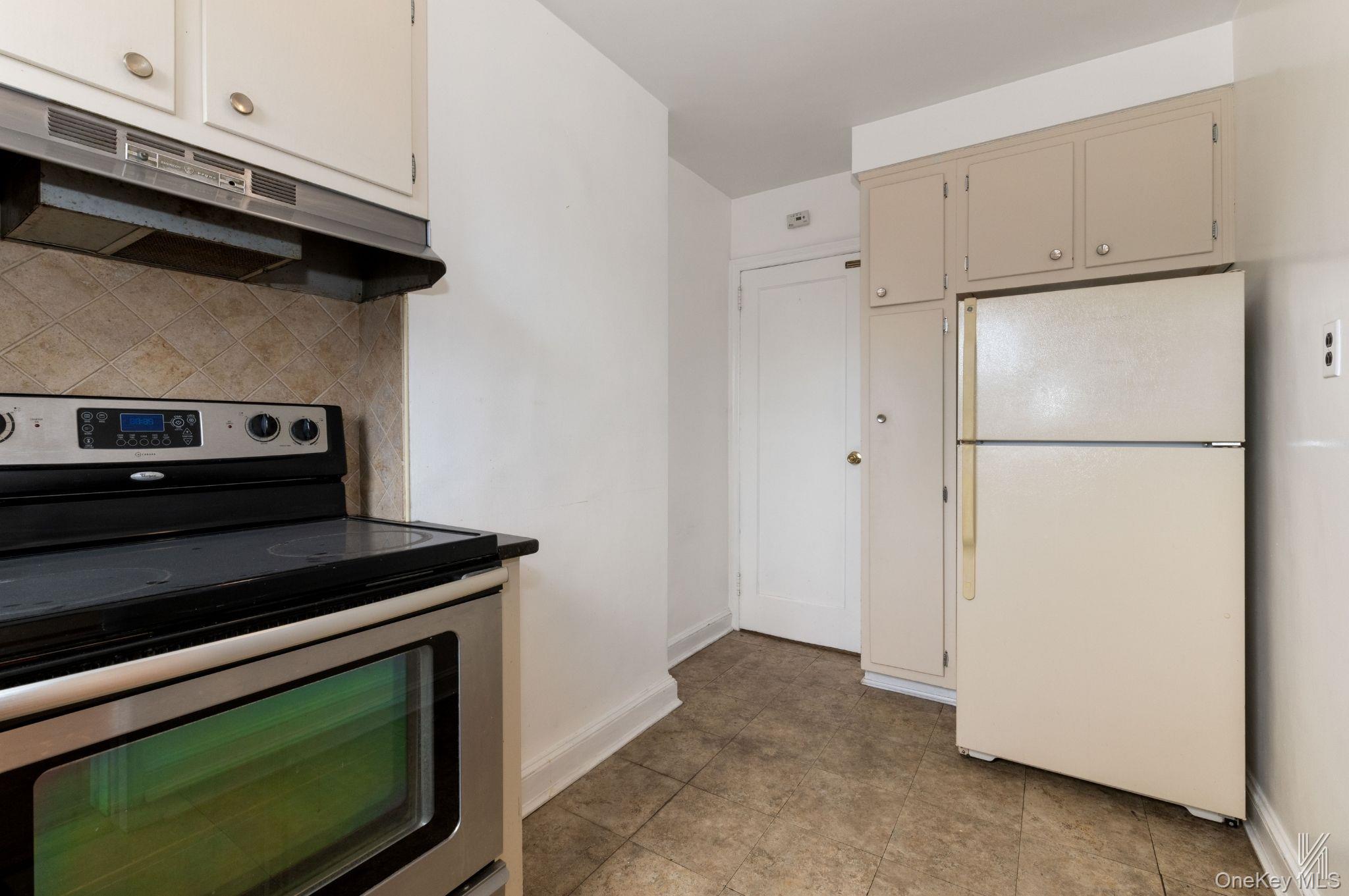 20-29 28th Street Property Photo 10