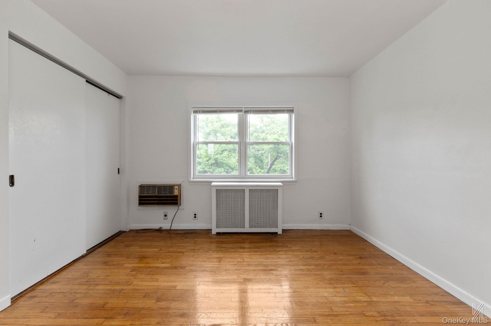 20-29 28th Street Property Photo 12
