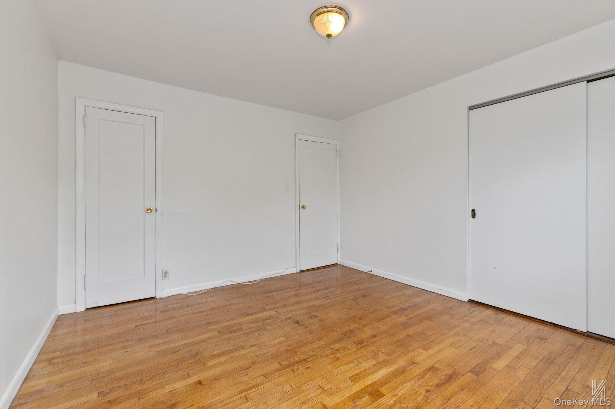 20-29 28th Street Property Photo 16