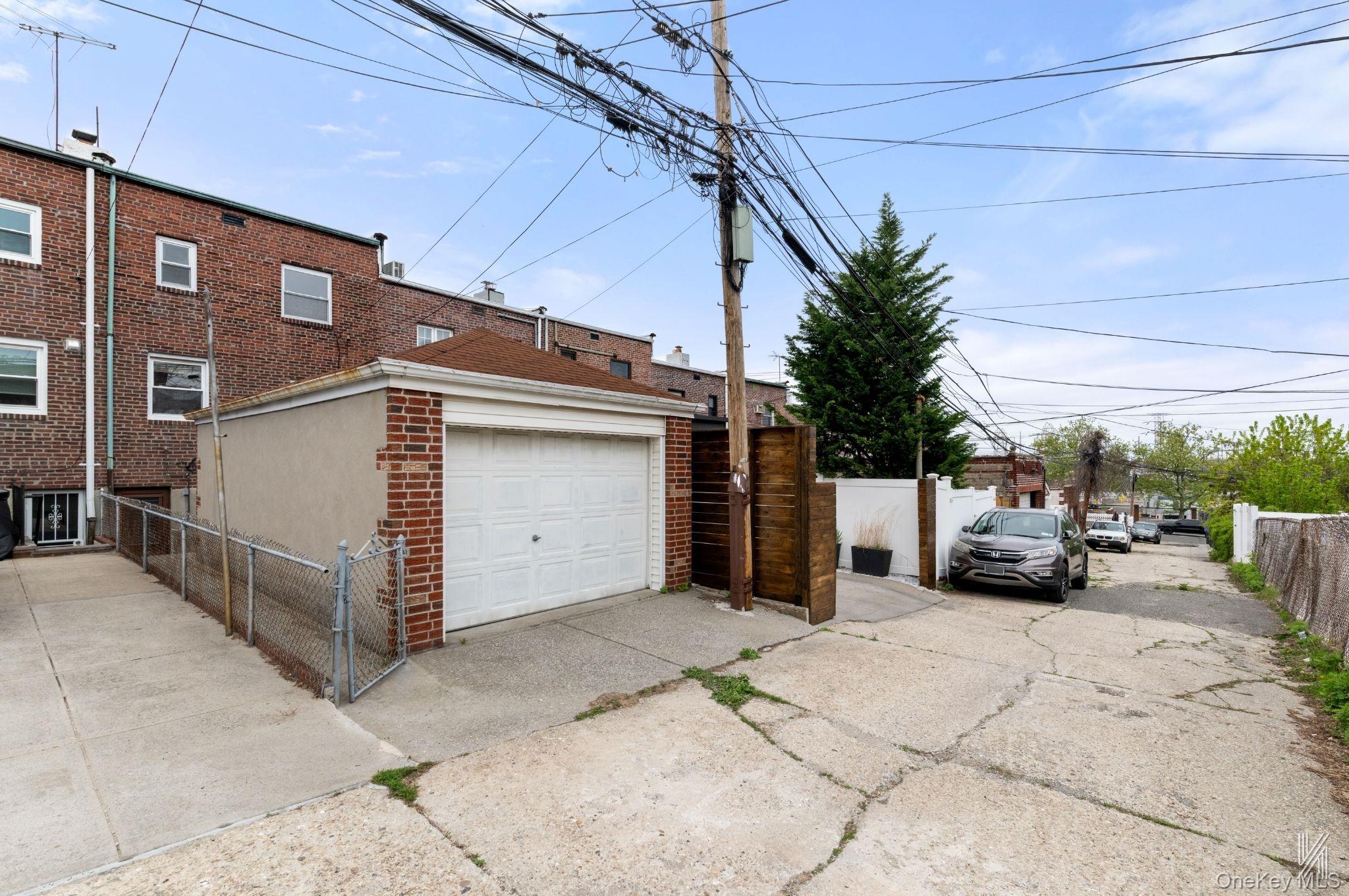 20-29 28th Street Property Photo 22