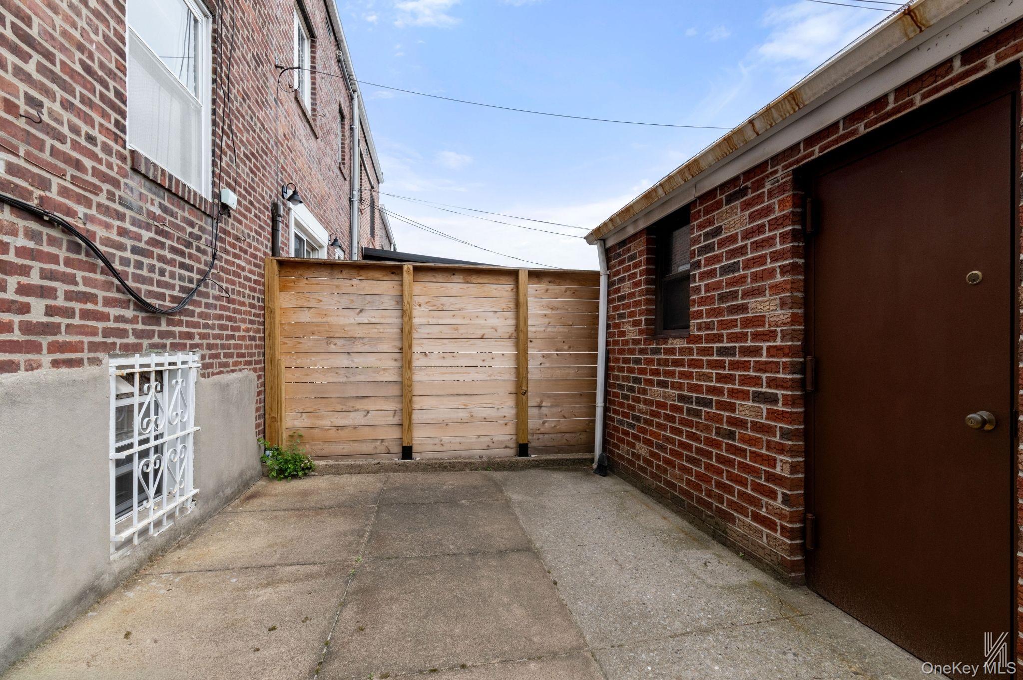20-29 28th Street Property Photo 23