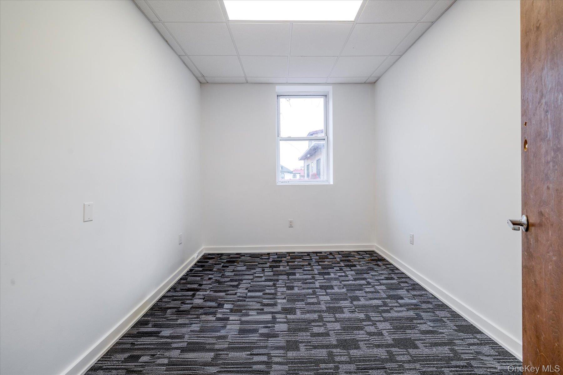 52 E Park Avenue 2nd Floor Property Photo 4