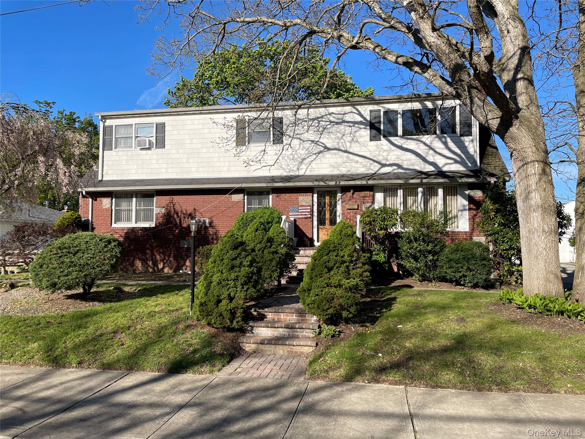 581 Grand Avenue Property Photo 1