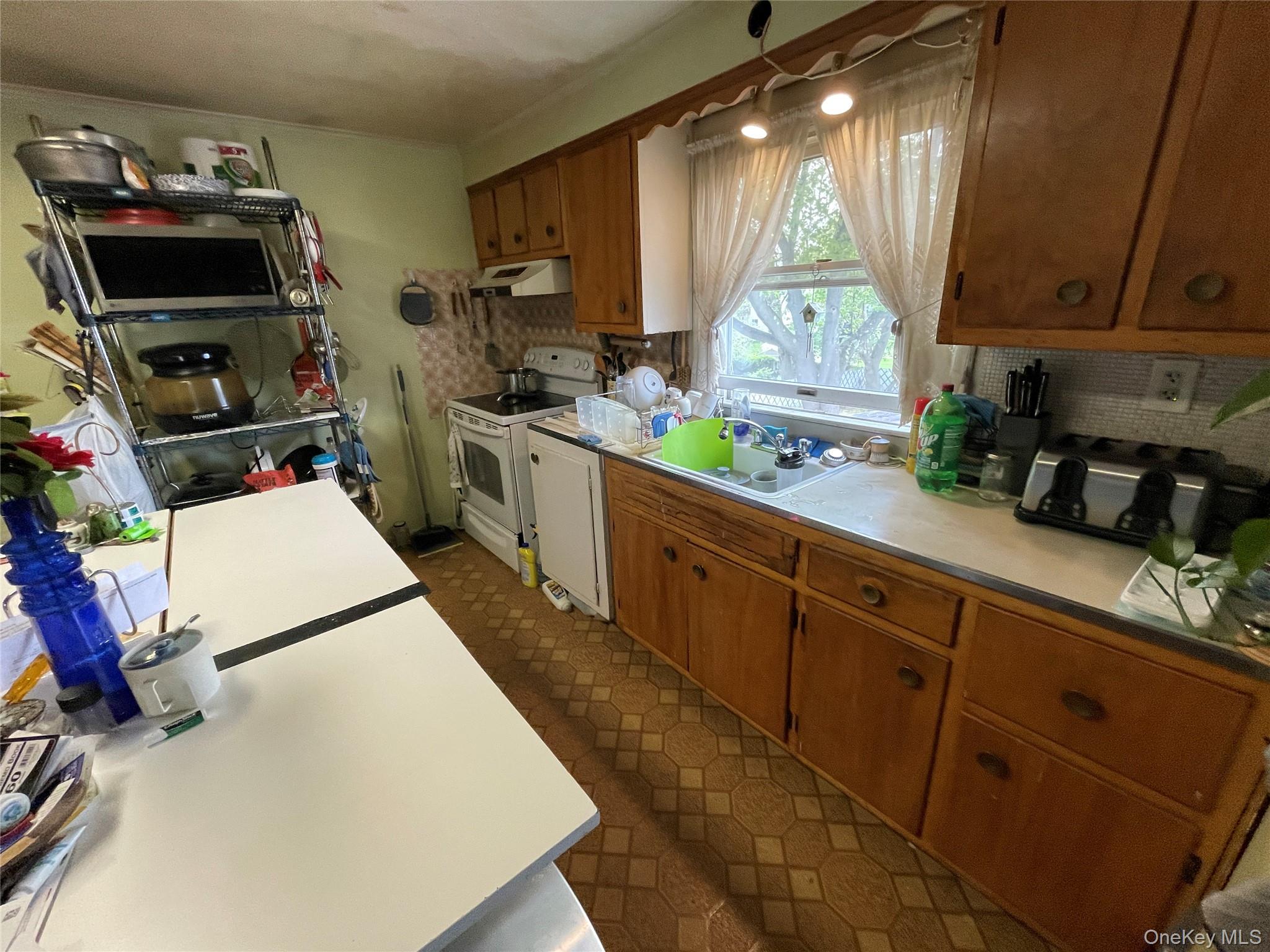 581 Grand Avenue Property Photo 21