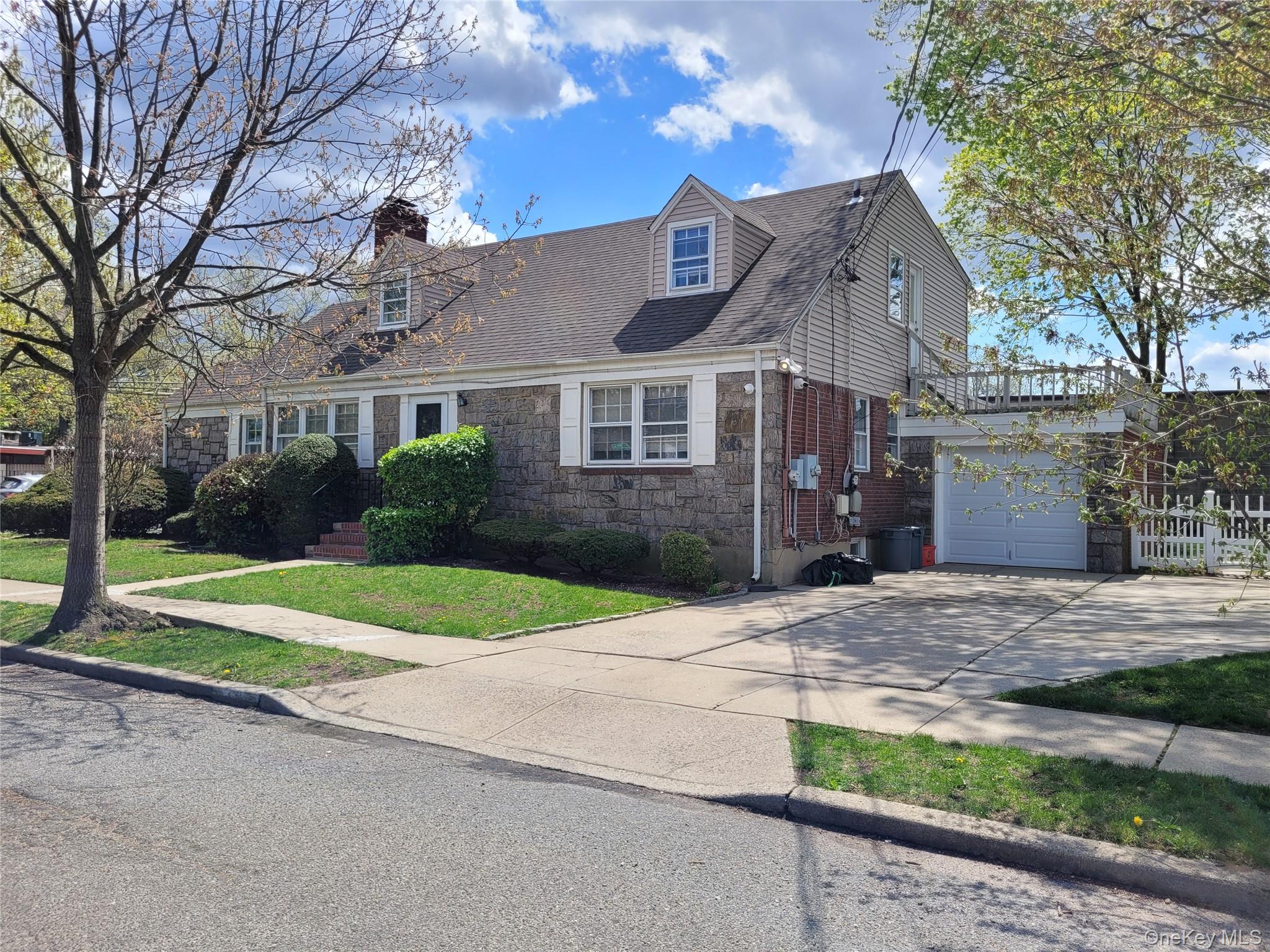 33 Nassau Boulevard Property Photo 2