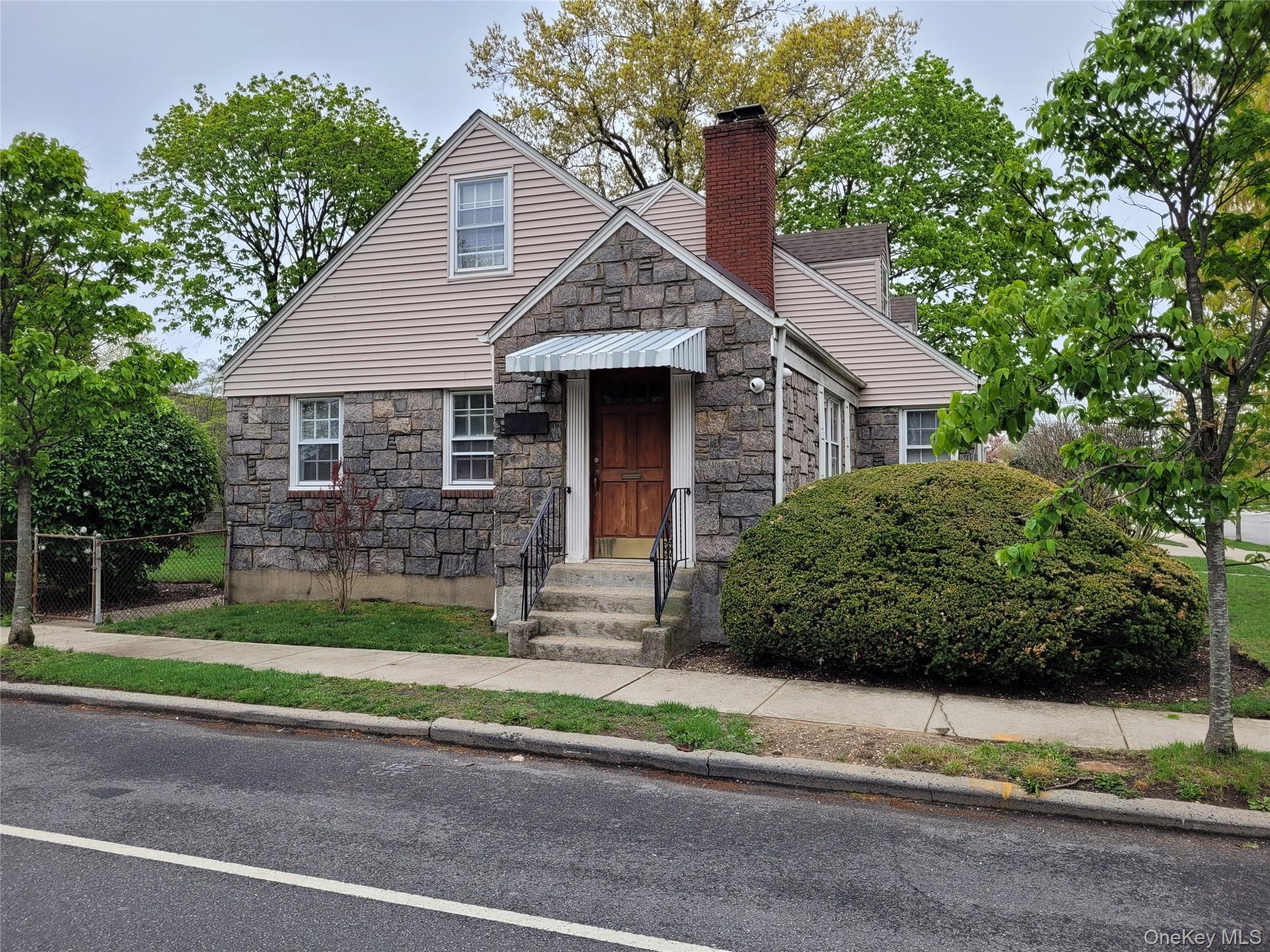 33 Nassau Boulevard Property Photo 4