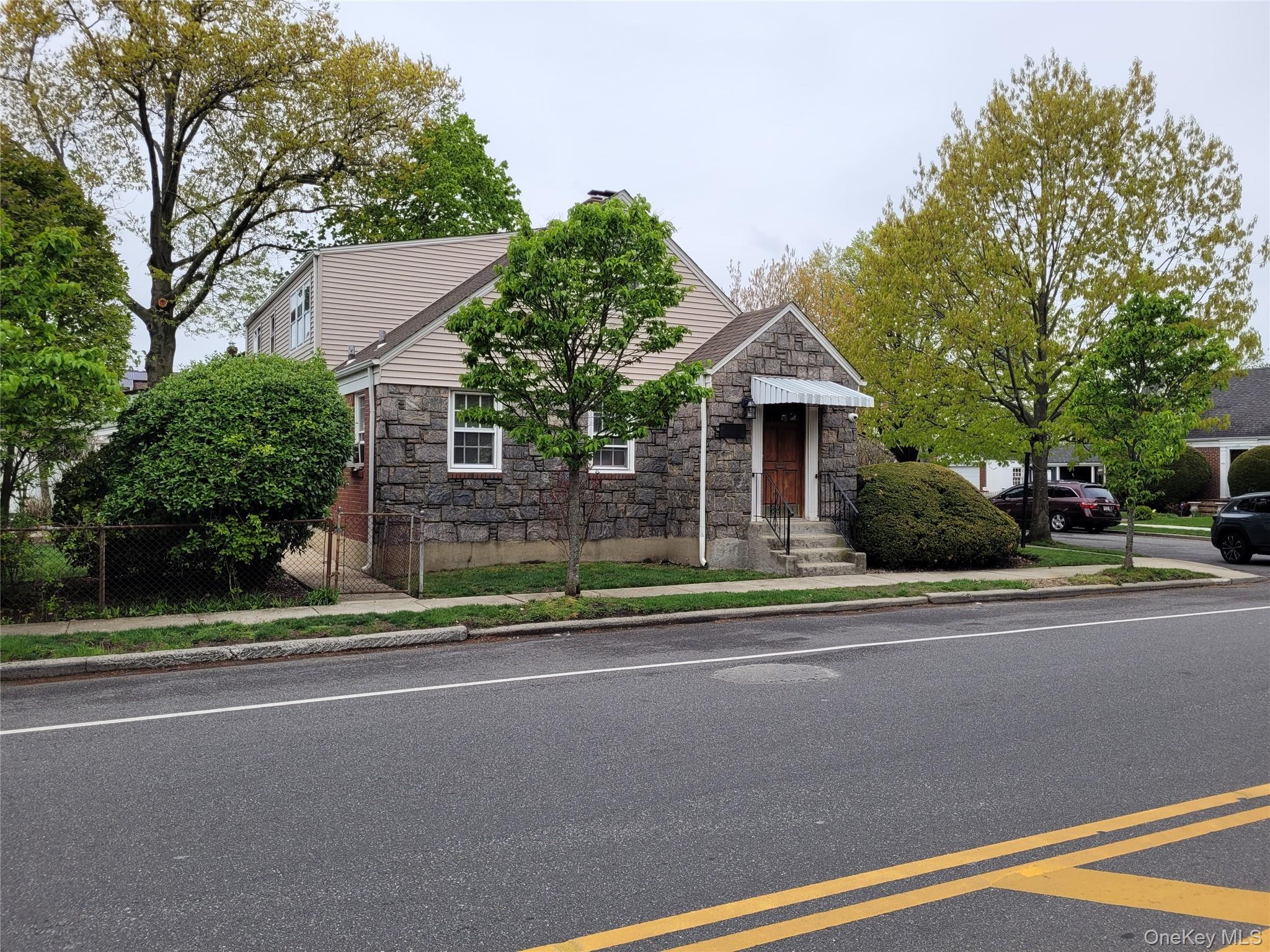 33 Nassau Boulevard Property Photo 5