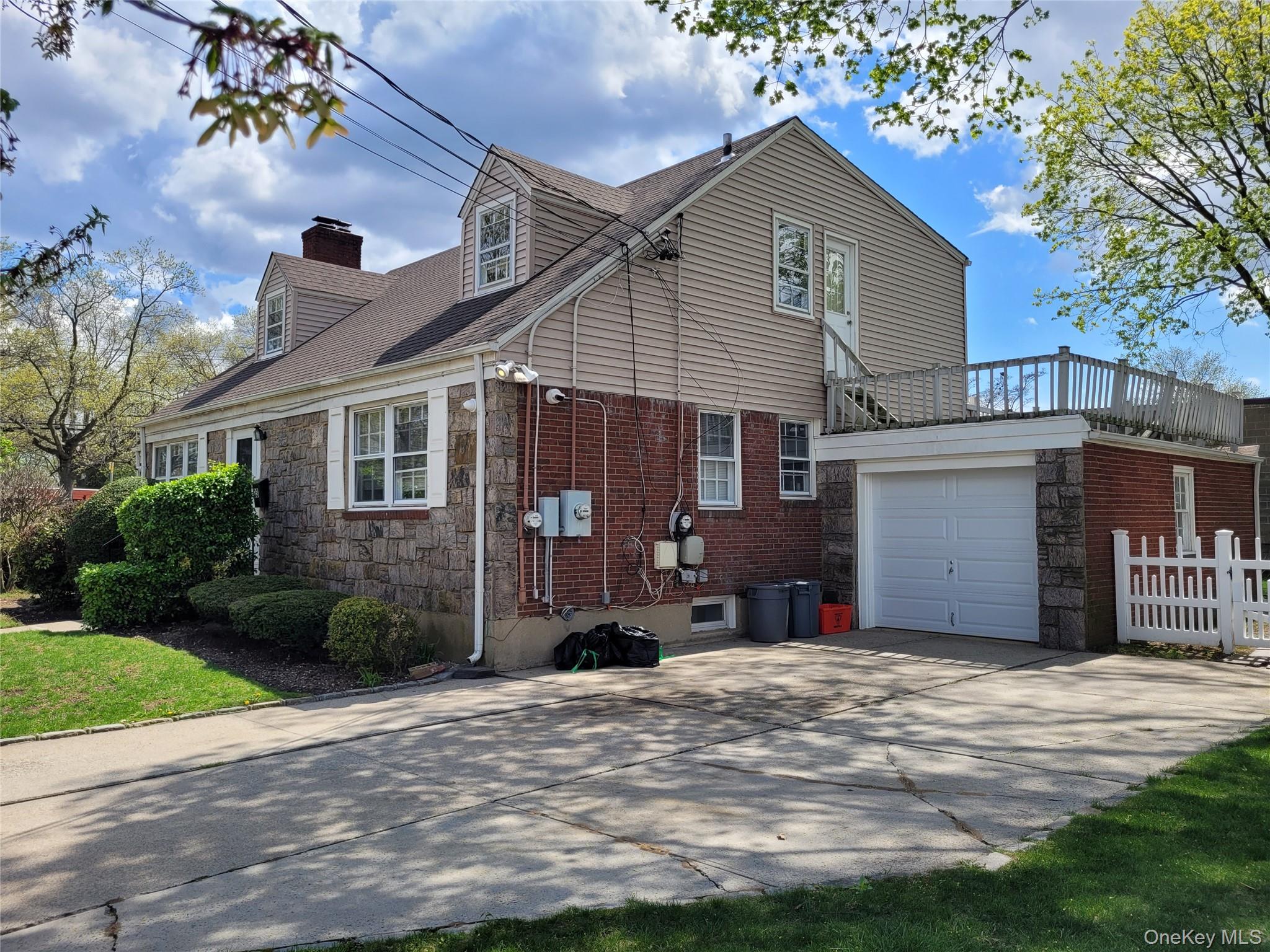 33 Nassau Boulevard Property Photo 6