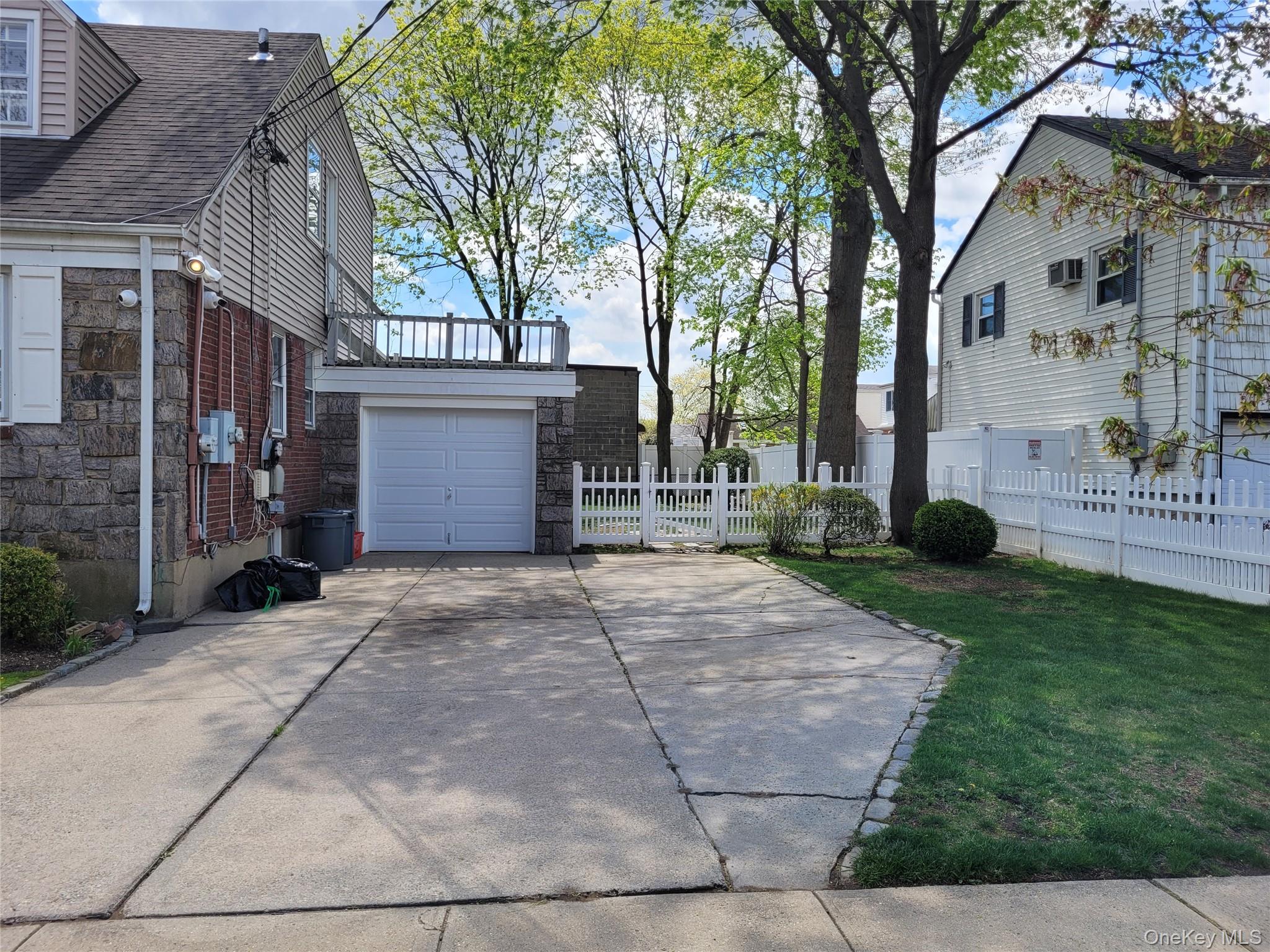 33 Nassau Boulevard Property Photo 7