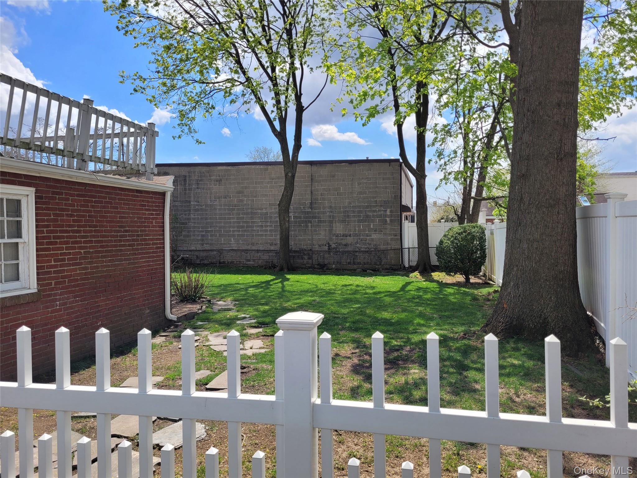 33 Nassau Boulevard Property Photo 8