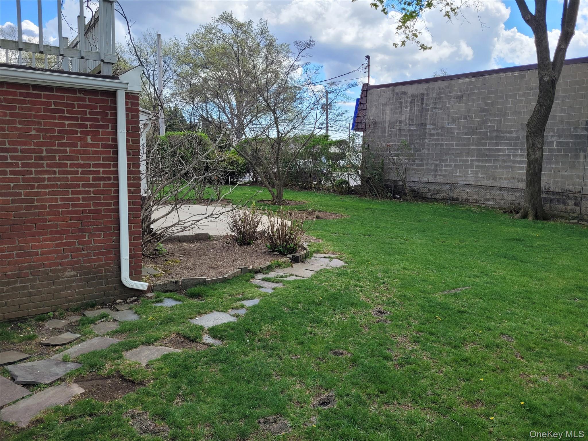 33 Nassau Boulevard Property Photo 9